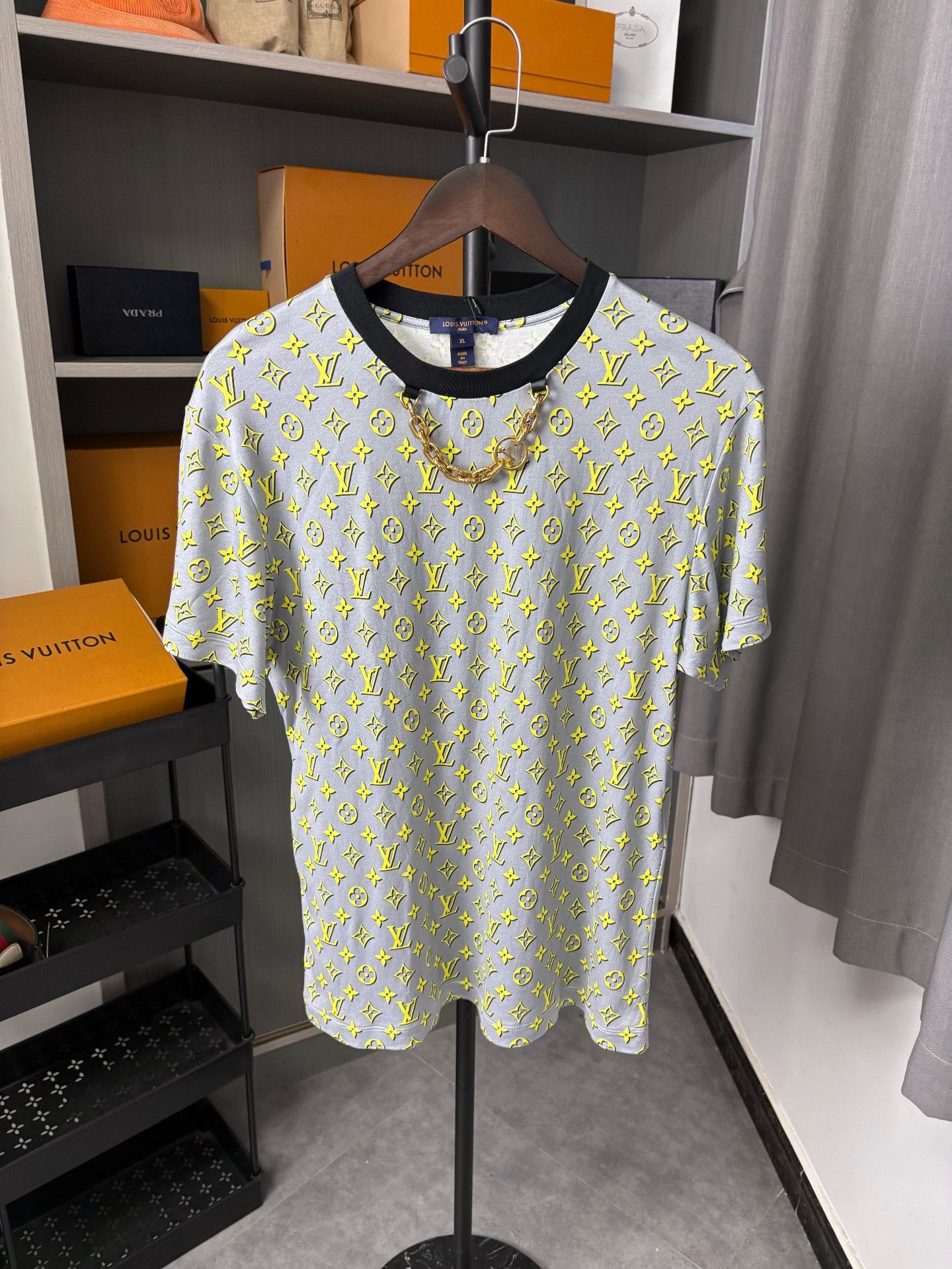 Louis Vuitton Louis Vuitton Retro Gray T-Shirt XL Men Size US XL / EU 56 / 4 - 1 Thumbnail