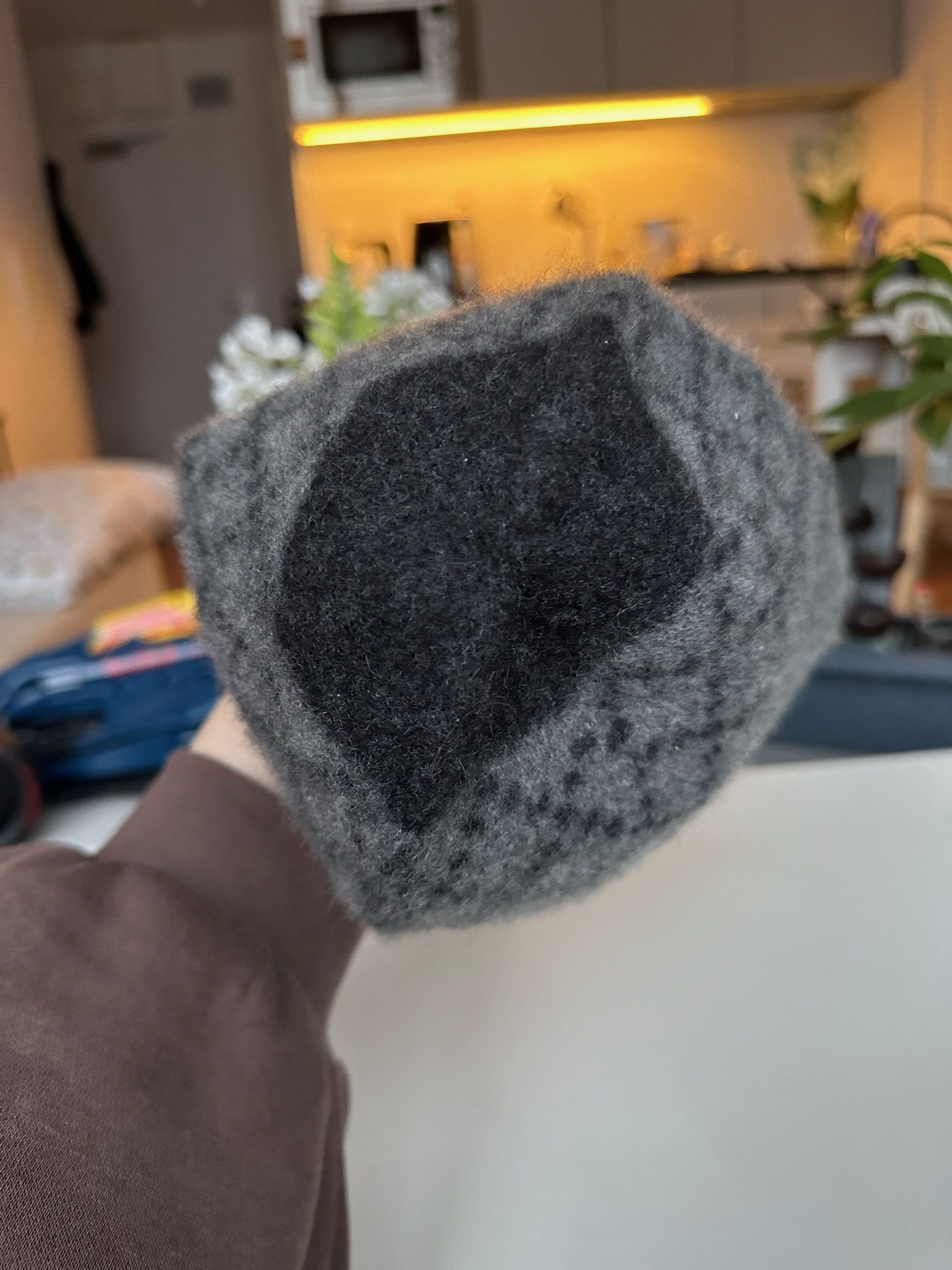 Gucci Authentic Gucci Beanie Diamond Pattern Cashmere Gray Hat Size ONE SIZE - 4 Thumbnail