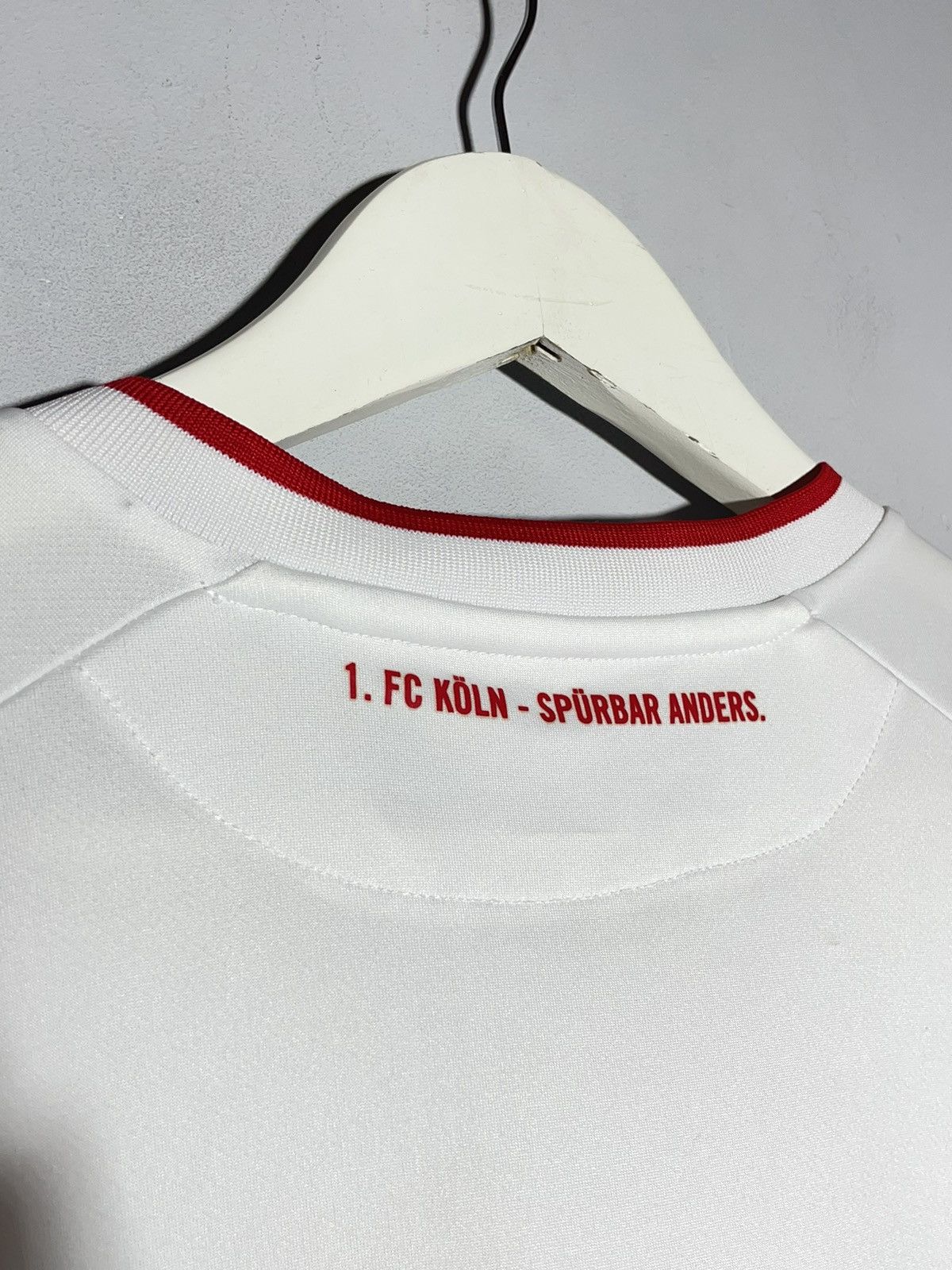 Other FC Köln Hummel 2019/20 Home Football Shirt Size US L / EU 52-54 / 3 - 8 Thumbnail