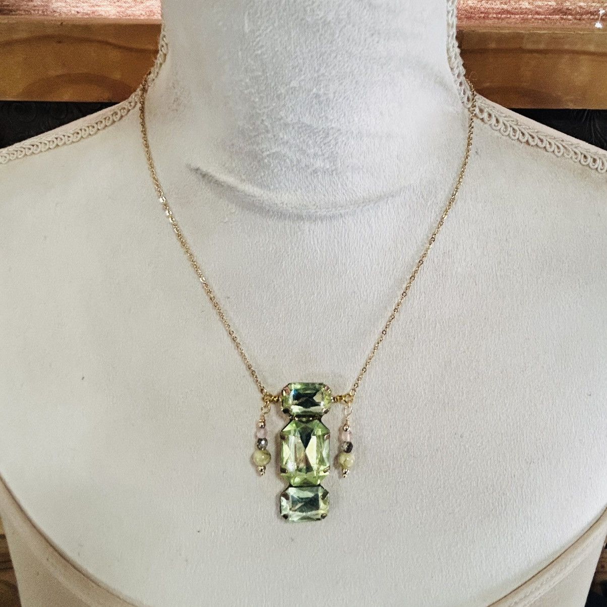 Handmade Handcrafted elegant salvaged vintage green glass necklace Size ONE SIZE - 2 Thumbnail