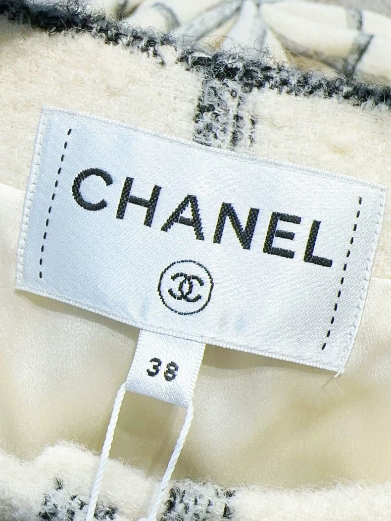 Chanel Chanel 22K beige plaid diamond buckle embroidered dress ja Size XS / US 0-2 / IT 36-38 - 5 Thumbnail