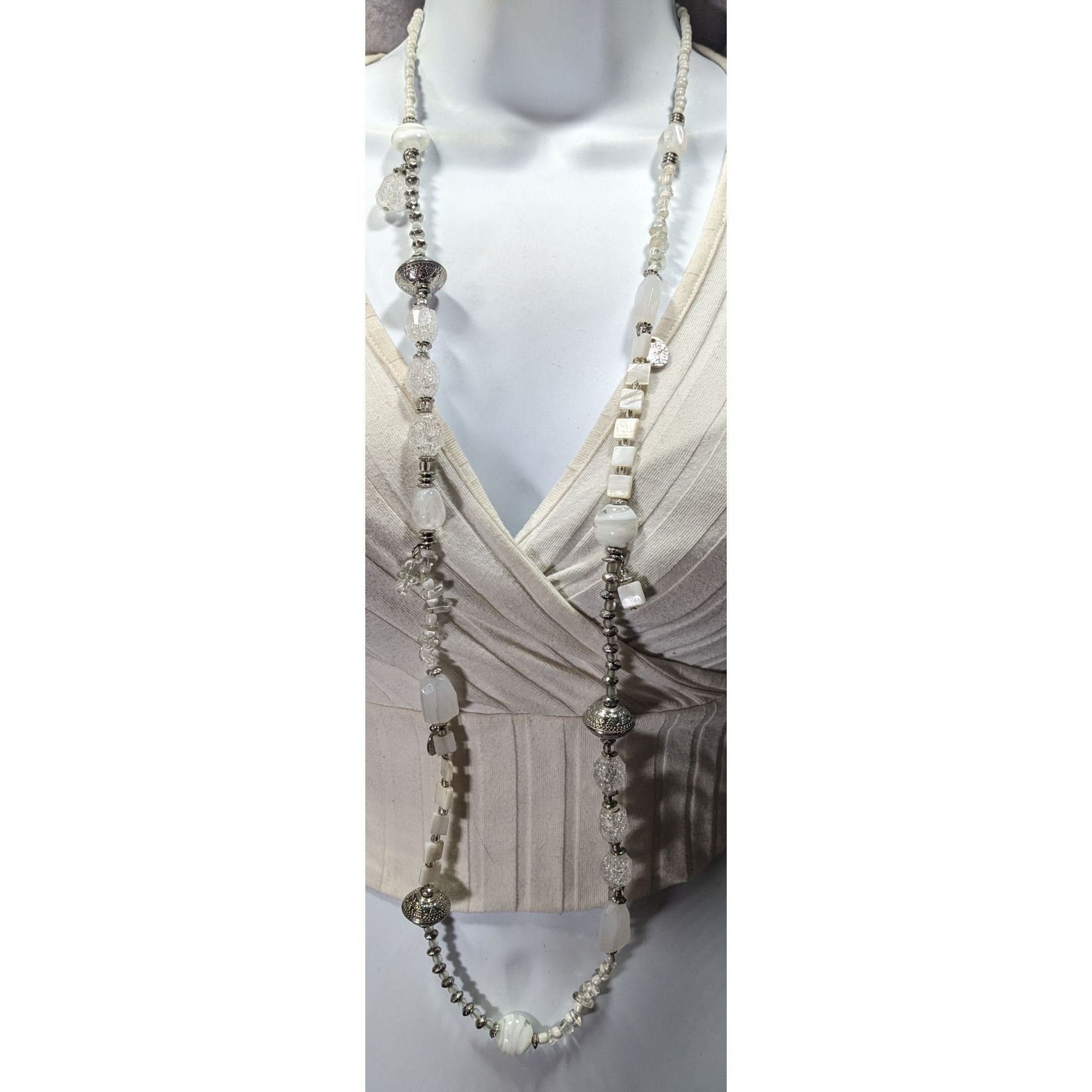 Chicos Chico's Snowy White And Silver Tone Glass And Acrylic Beaded Size ONE SIZE - 4 Thumbnail