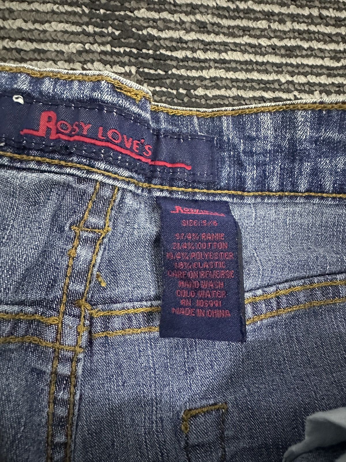 If Six Was Nine Y2K Rosy Love’s Jeans Dragon Design Flare Jean Size 26" / US 2 / IT 38 - 8 Thumbnail