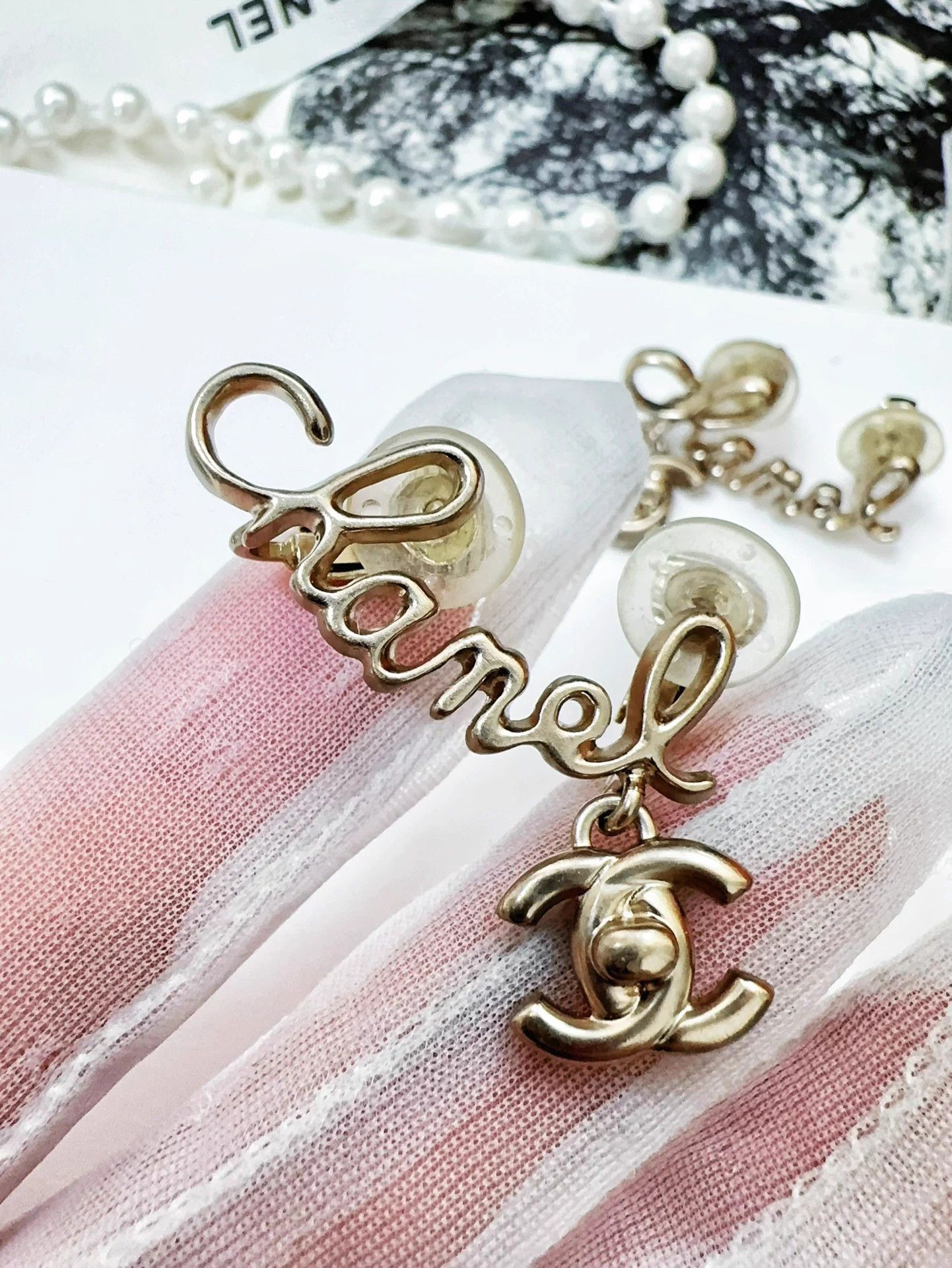 Chanel Chanel 21P Light Gold Coco Logo Ear Clips Mint Size ONE SIZE - 6 Thumbnail