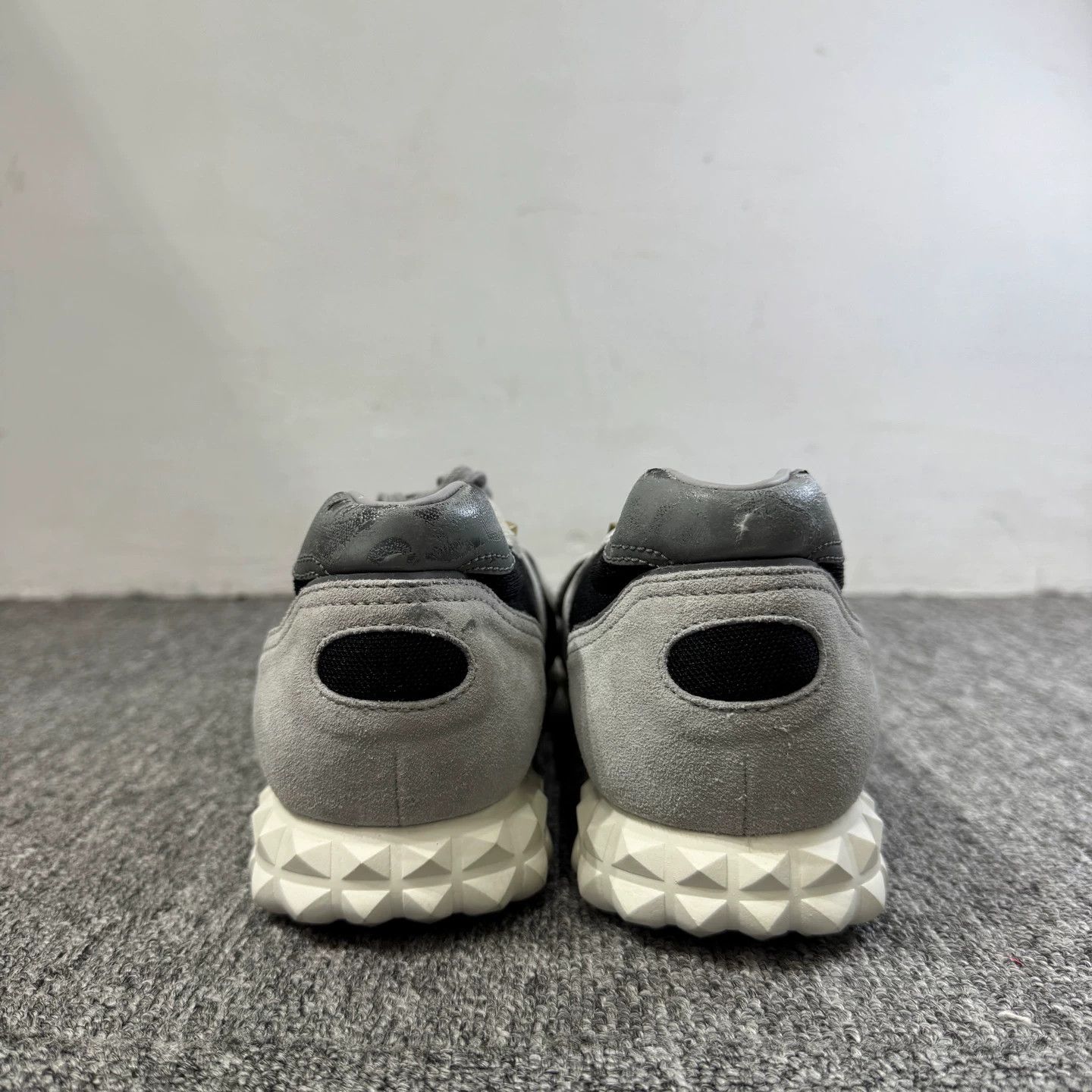 Valentino Valentino 98 New Casual Sneakers 40 Heel Chip Size US 7 / EU 40 - 3 Thumbnail