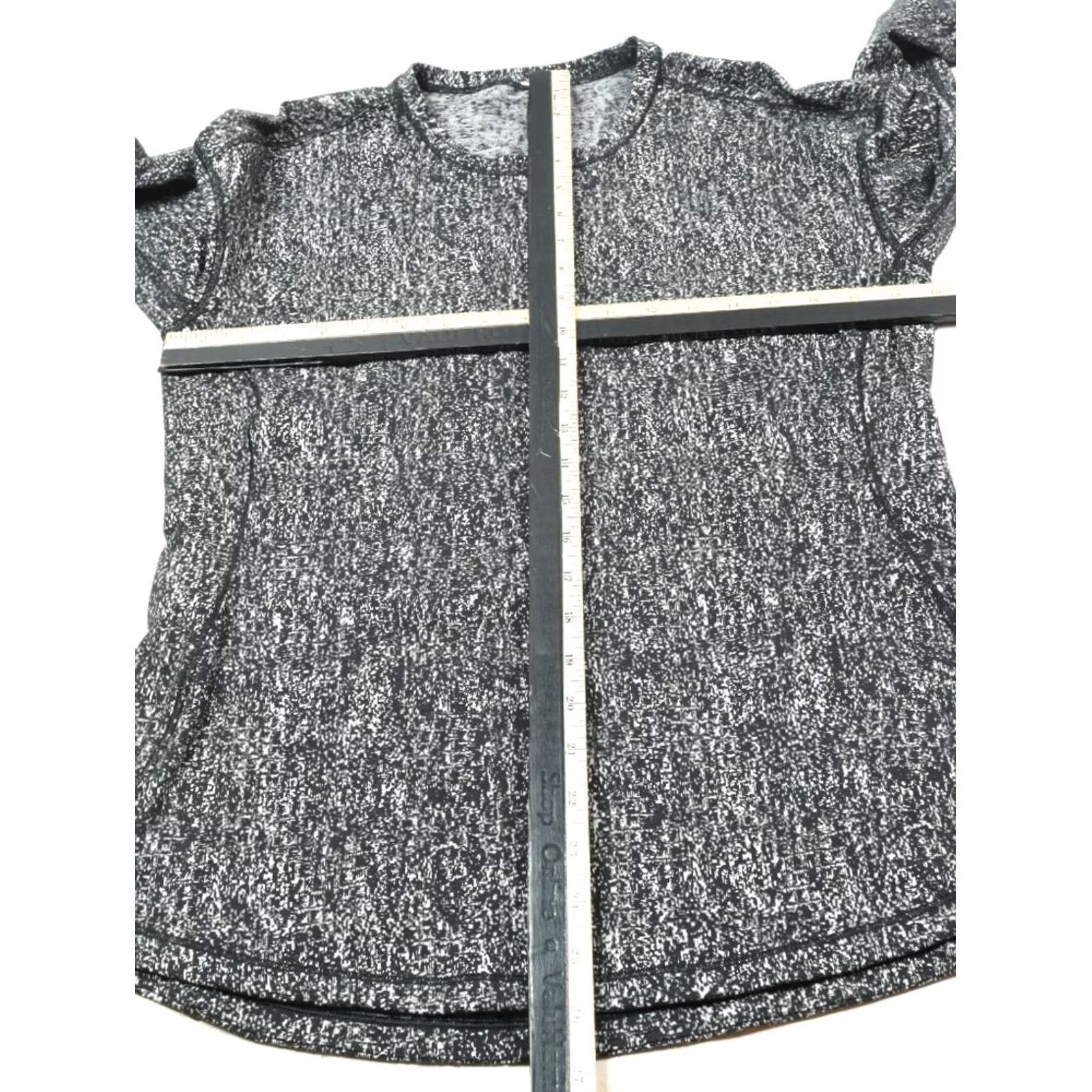 Lululemon Lululemon Outrun Long Sleeve Top Womens 8 Black Slim Fit Stretch Athletic Shirt Pullover Crew Neck Activewear Womens Size M / US 6-8 / IT 42-44 - 6 Thumbnail