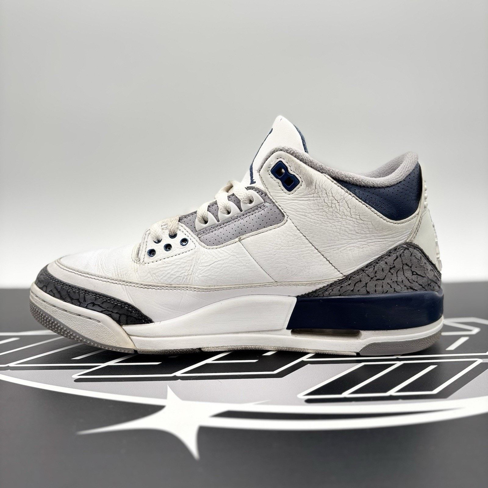 Jordan Brand Size 10 - Air Jordan 3 Retro Midnight Navy Size US 10 / EU 43 - 4 Thumbnail