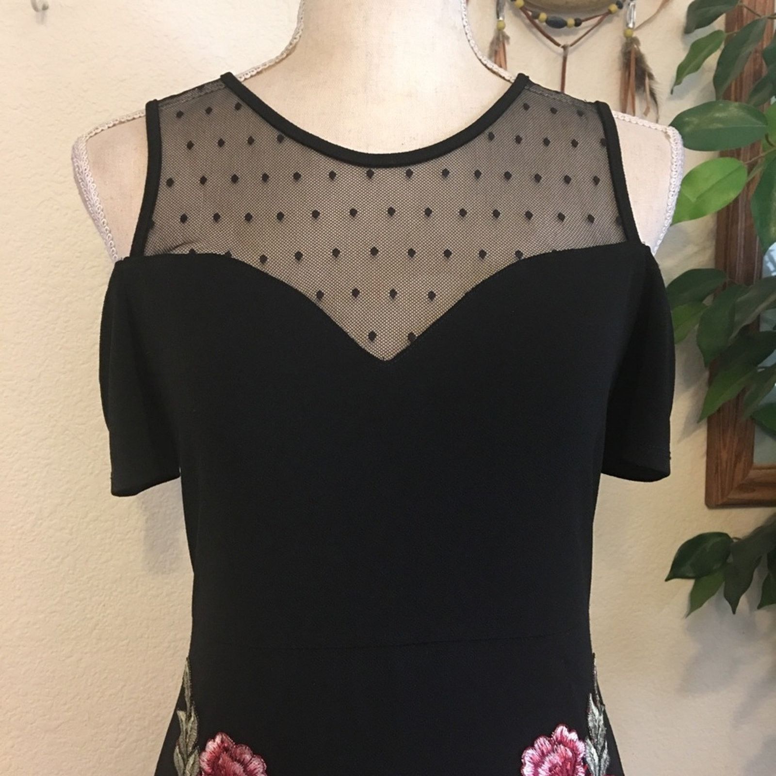 Designer Sweet Rain cold shoulder floral embroidered dress Size M / US 6-8 / IT 42-44 - 7 Thumbnail