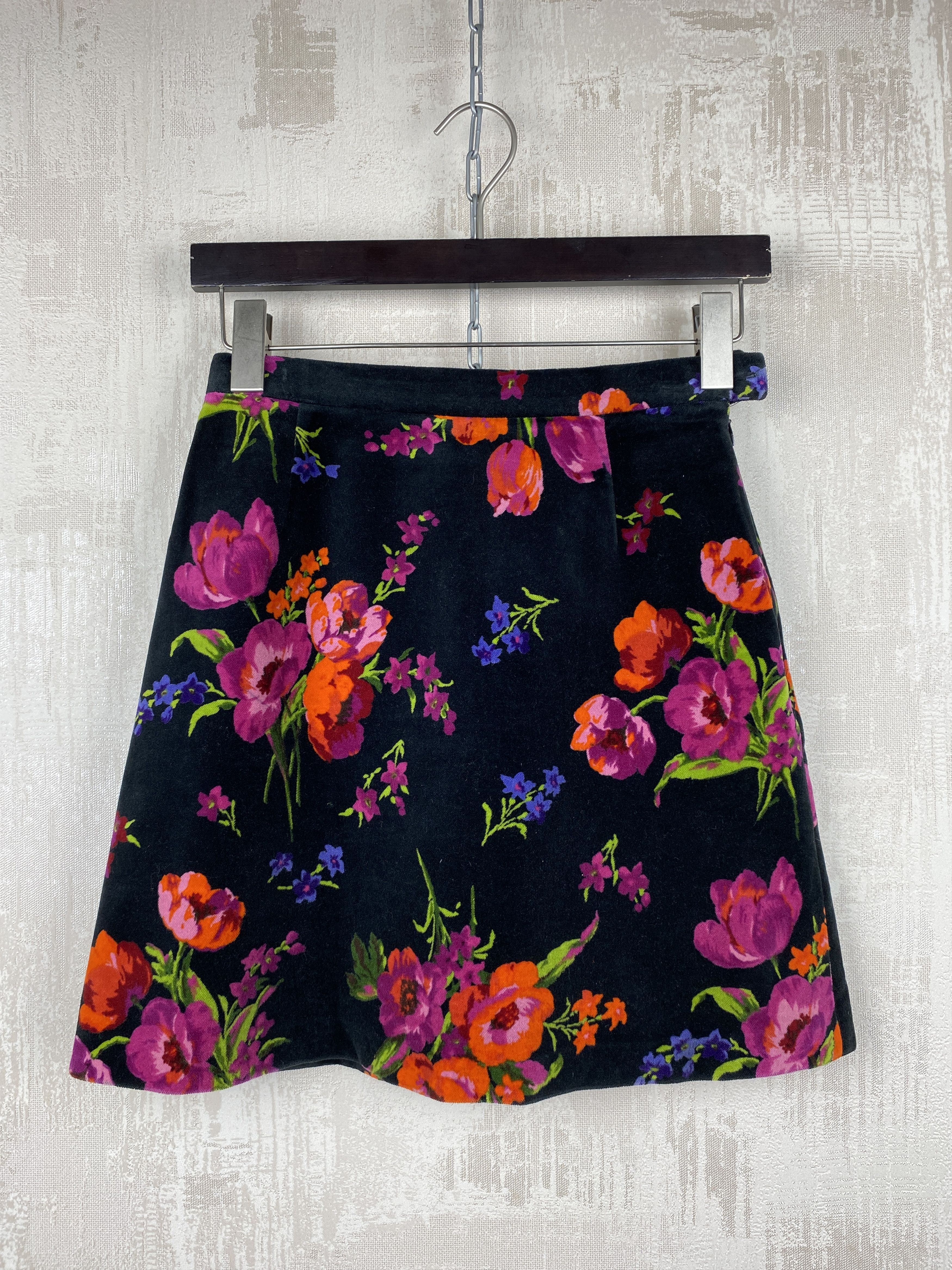 Designer × Kenzo Vintage Rare Kenzo Jungle Velvet Cotton Floral Mini Skirt Size 27" / US 4 / IT 40 - 2 Thumbnail