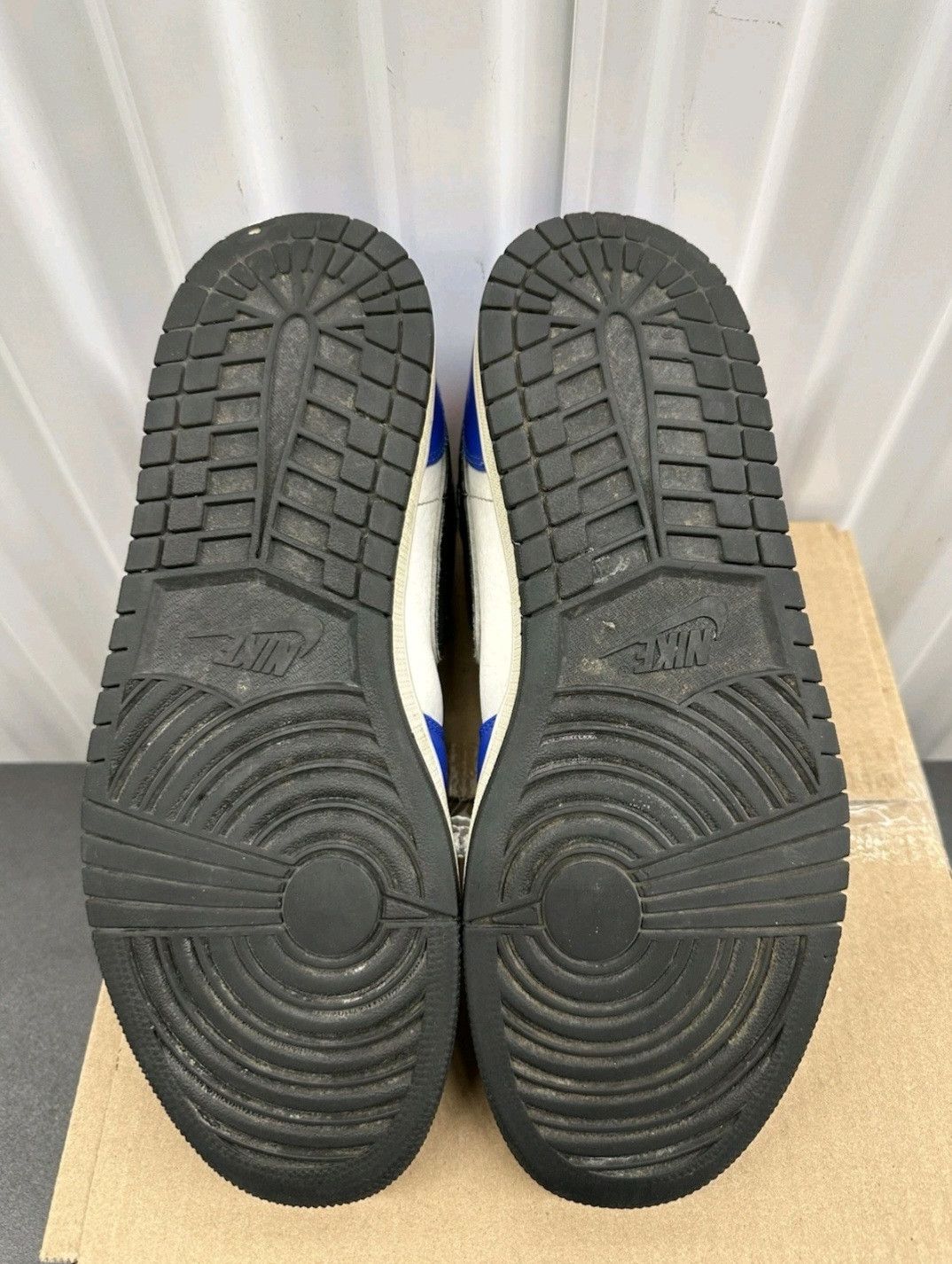 Jordan Brand Nike Air Jordan Retro 1 Mid Top 3 554724124 Size 10.5 Men Size US 10.5 / EU 43-44 - 6 Thumbnail