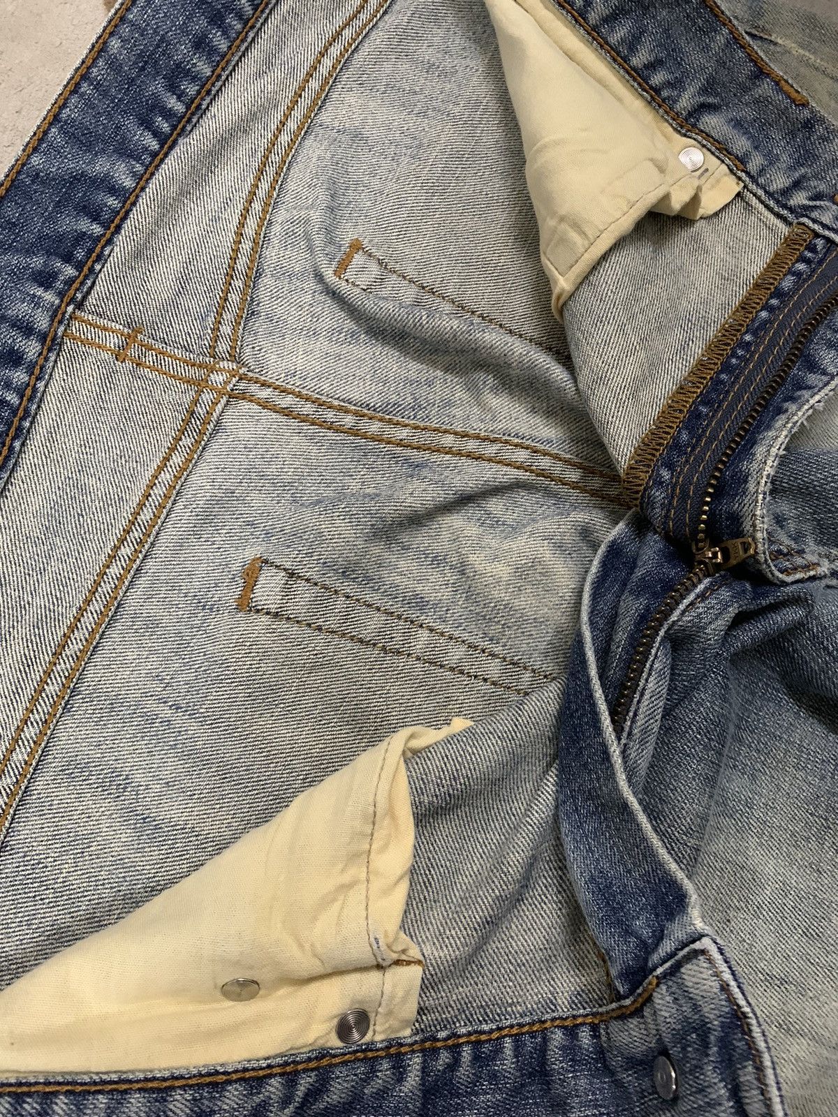 Japanese Brand Vintage Japanese Brand Dirty Mud Wash Loose Distressed Jeans Size US 35 - 18 Thumbnail
