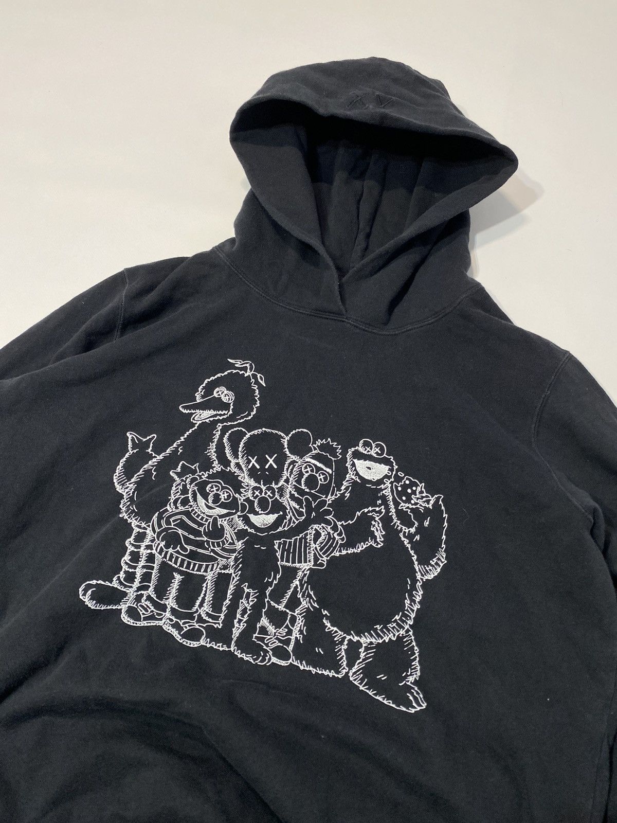 Kaws × Uniqlo Kaws x Uniqlo Rare Hoodie Size US XL / EU 56 / 4 - 2 Thumbnail