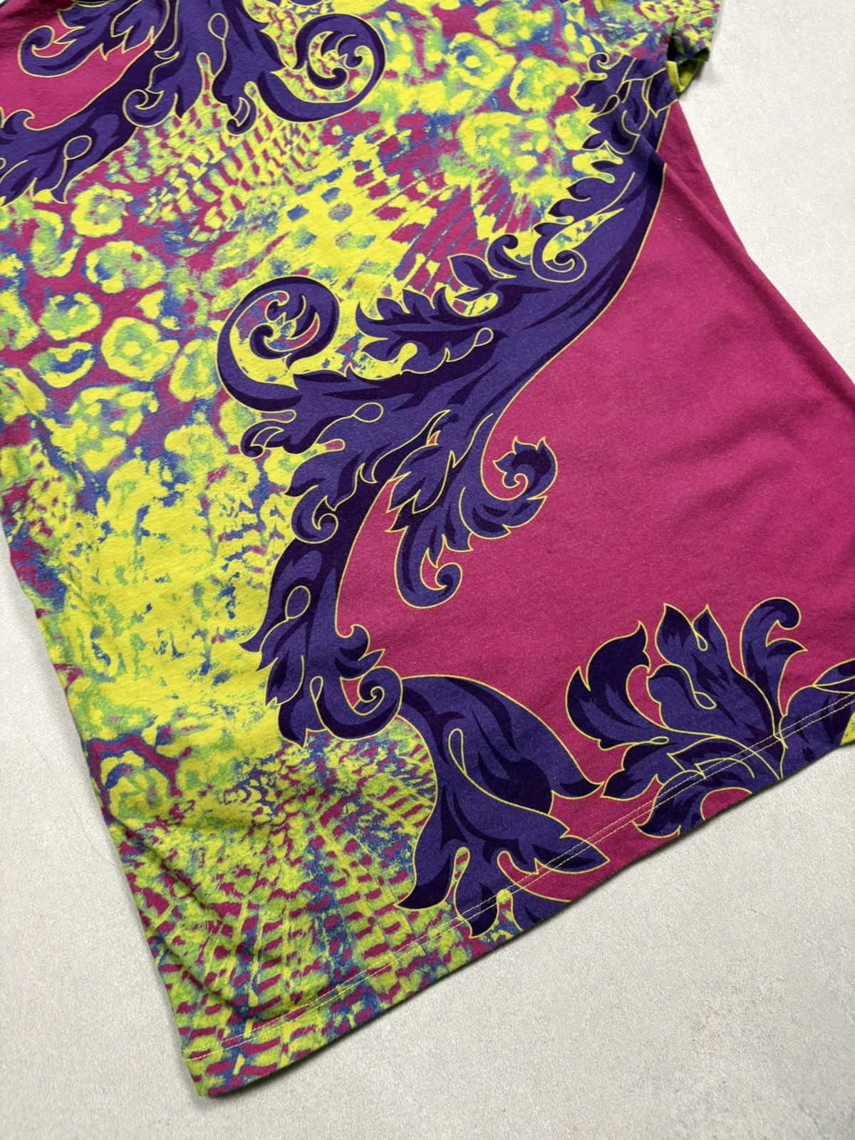 Versace Versace Jeans Couture All-Over Baroque Psychedelic T-Shirt M Size M / US 6-8 / IT 42-44 - 19 Thumbnail