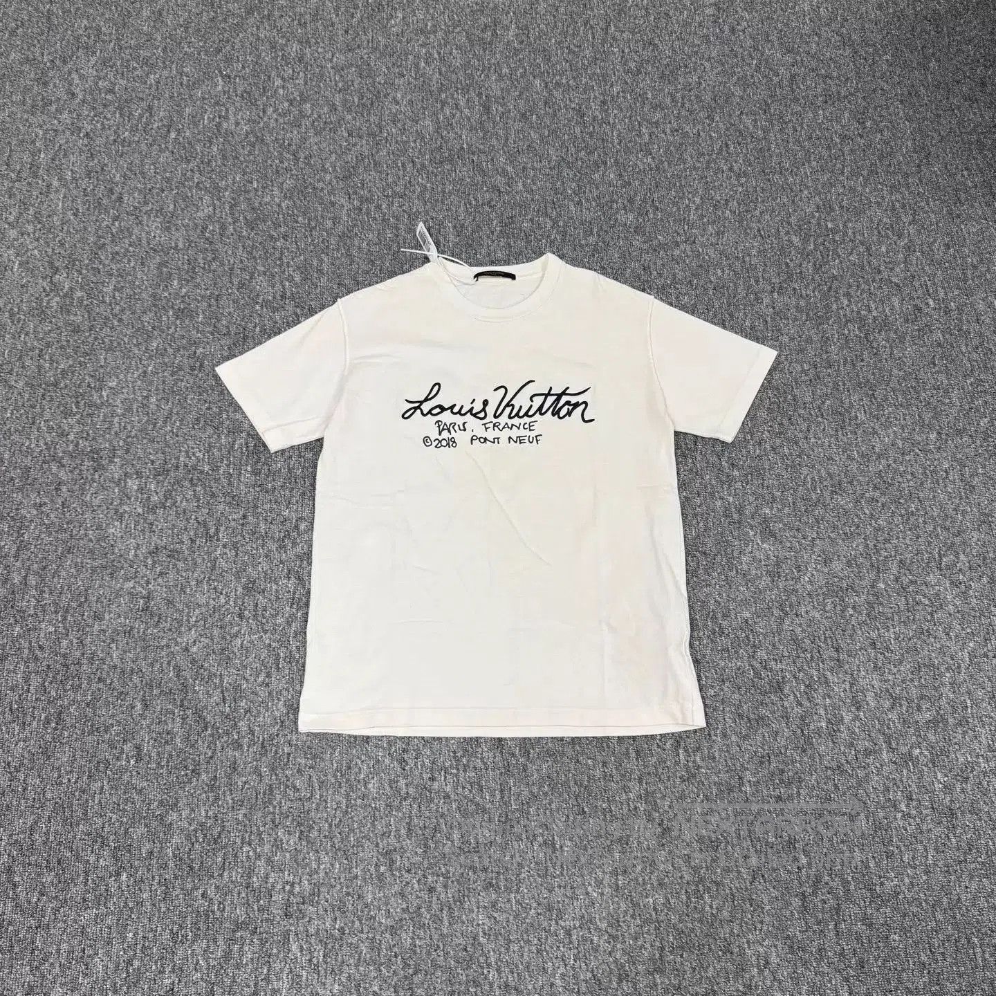 Louis Vuitton White Short Sleeve Graphic Print T. Size US M / EU 48-50 / 2 - 1 Thumbnail