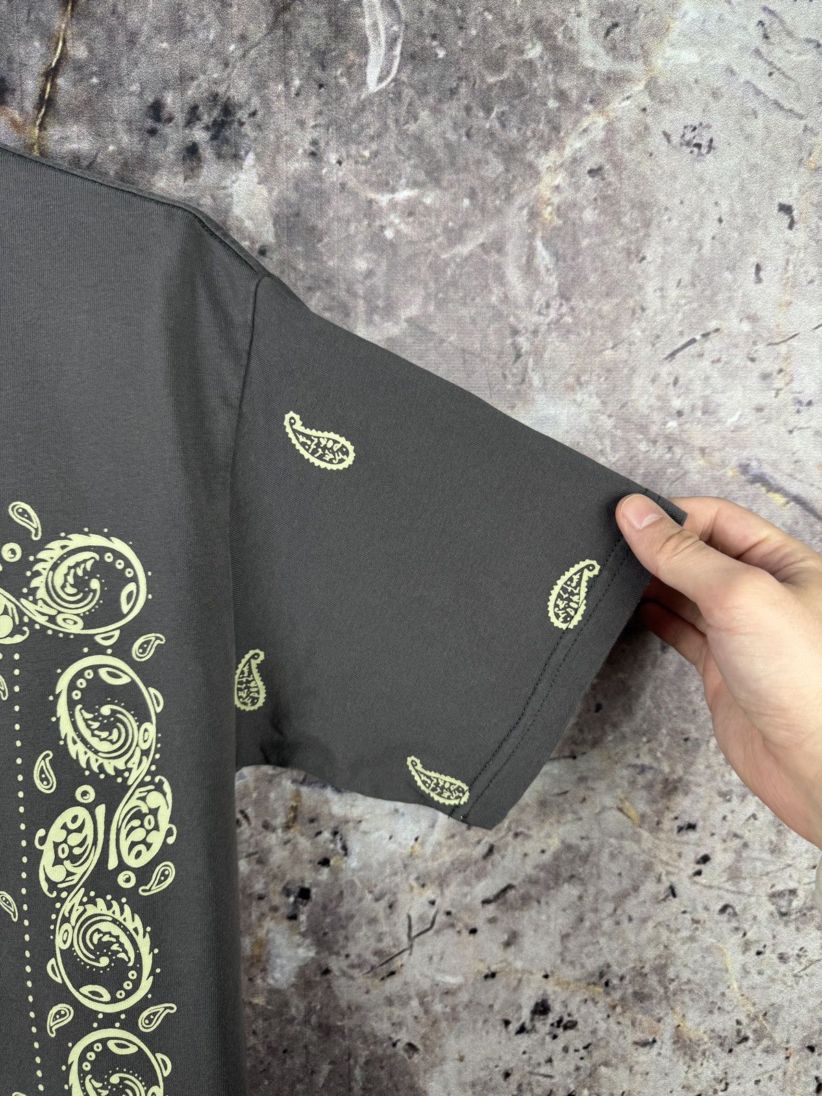 WE11DONE We11done Bandana Print T-Shirt Khaki Streetwear Graphic Tee Size US L / EU 52-54 / 3 - 6 Thumbnail