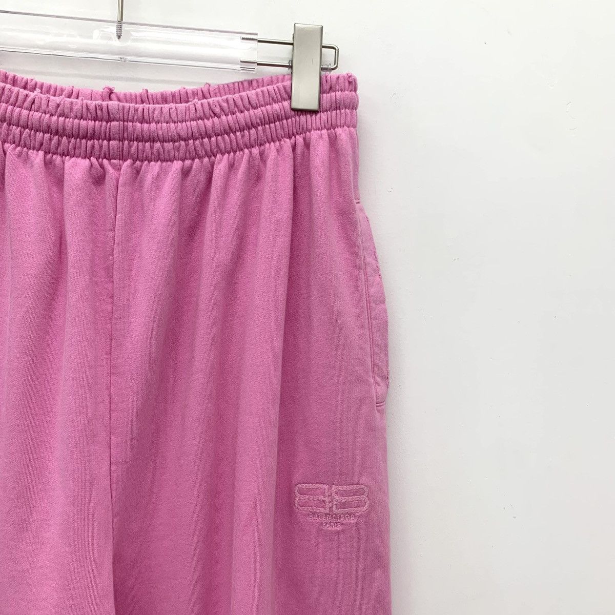 Balenciaga Balenciaga Pink Logo Cotton Cuffed Casual Sweatpants K26WX Size 27" / US 4 / IT 40 - 2 Thumbnail