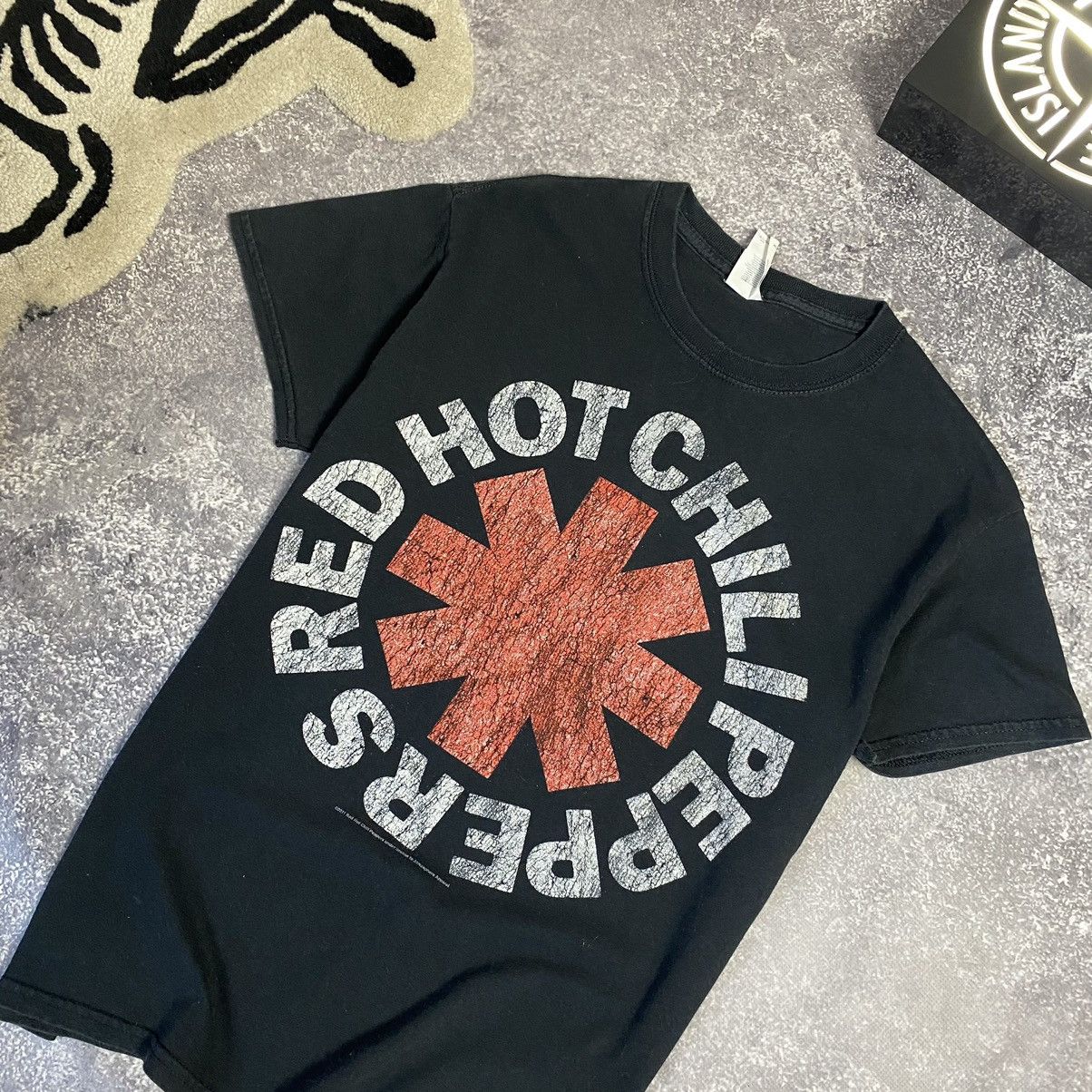 Band Tees Vintage Red Hot Chillipeppers 2011 Big Logo rock band tee Size US S / EU 44-46 / 1 - 2 Thumbnail