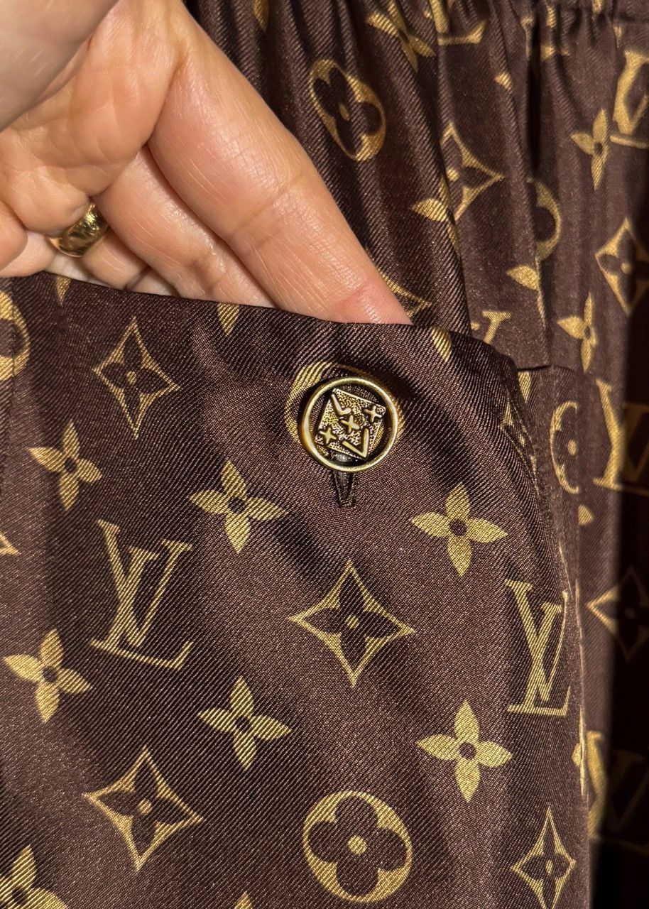Louis Vuitton Louis Vuitton Brown Monogram Silk Jogger Pants Size 28" / US 6 / IT 42 - 6 Thumbnail