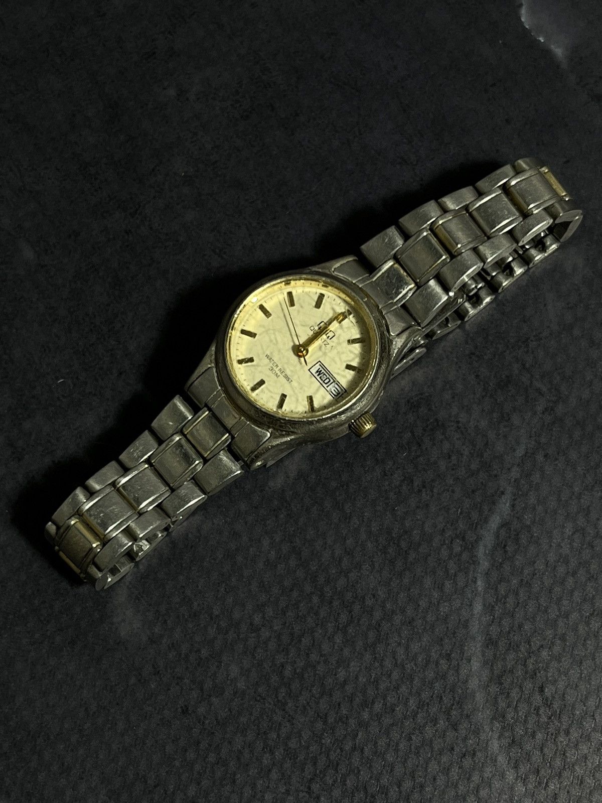 Run The Jewels Vintage Q&Q Quartz Watch | Day-Date | Japanese Brand Size ONE SIZE - 7 Thumbnail