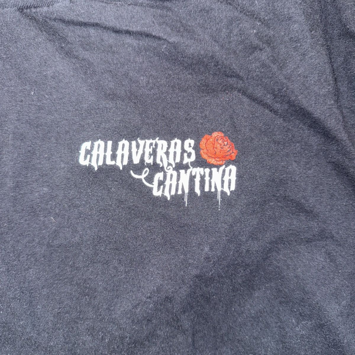 Vintage calaveras cantina black and red rose t shirt Size US XL / EU 56 / 4 - 2 Thumbnail
