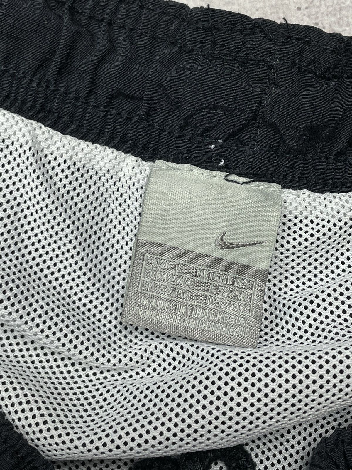 Nike × Vintage Vintage Y2K Nike black nylon shorts Size L Size US 34 / EU 50 - 7 Thumbnail