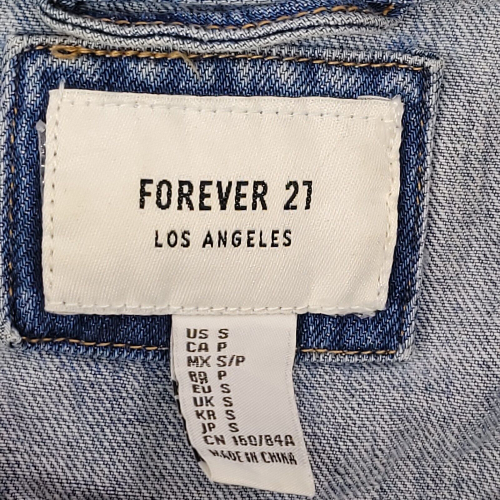 Forever 21 Forever 21 Casual Button Up Denim Jacket Womens Size S Blue Size S / US 4 / IT 40 - 3 Thumbnail