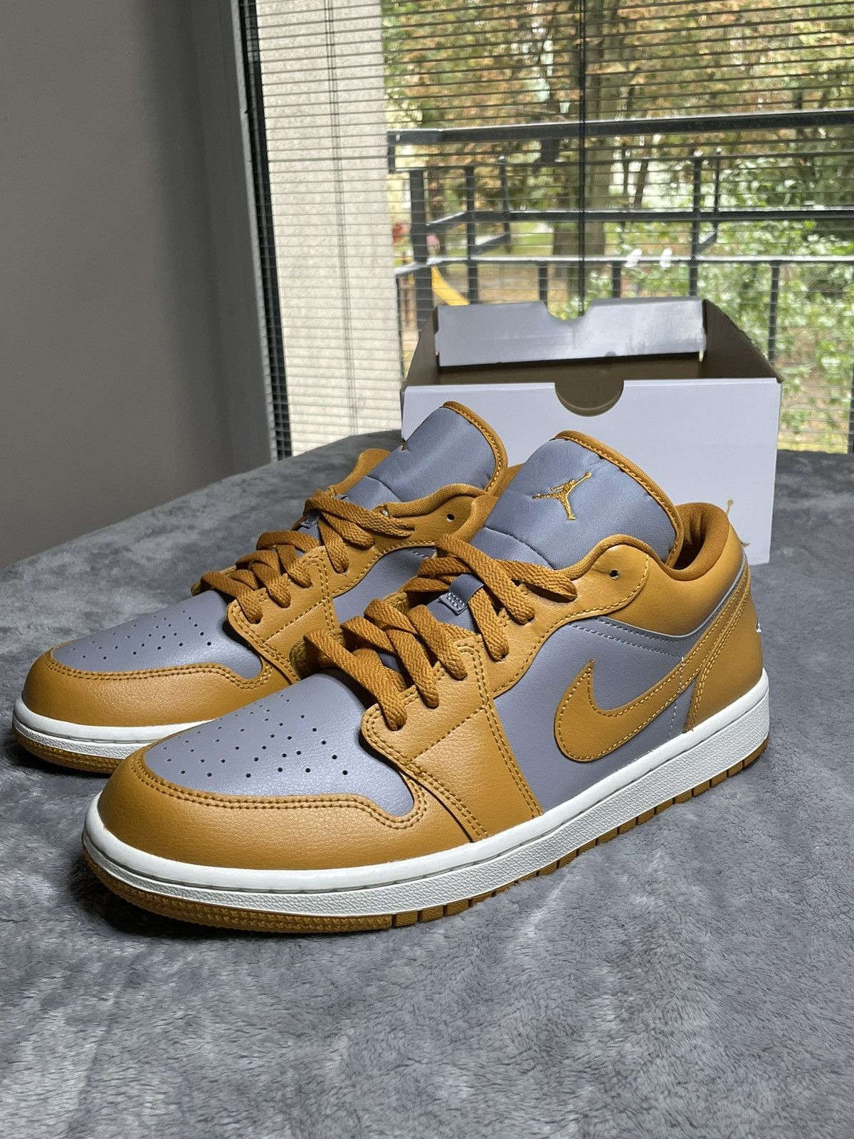 Nike Air Jordan 1 Low Size US 10 / EU 43 - 2 Thumbnail