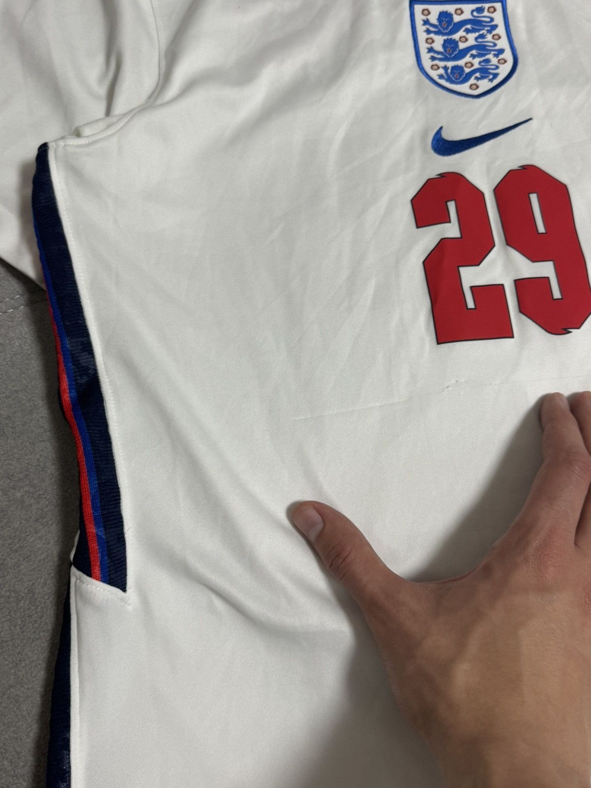Nike Nike England Wan Bissaka 29 size M soccer jersey t-shirt Size US M / EU 48-50 / 2 - 9 Thumbnail