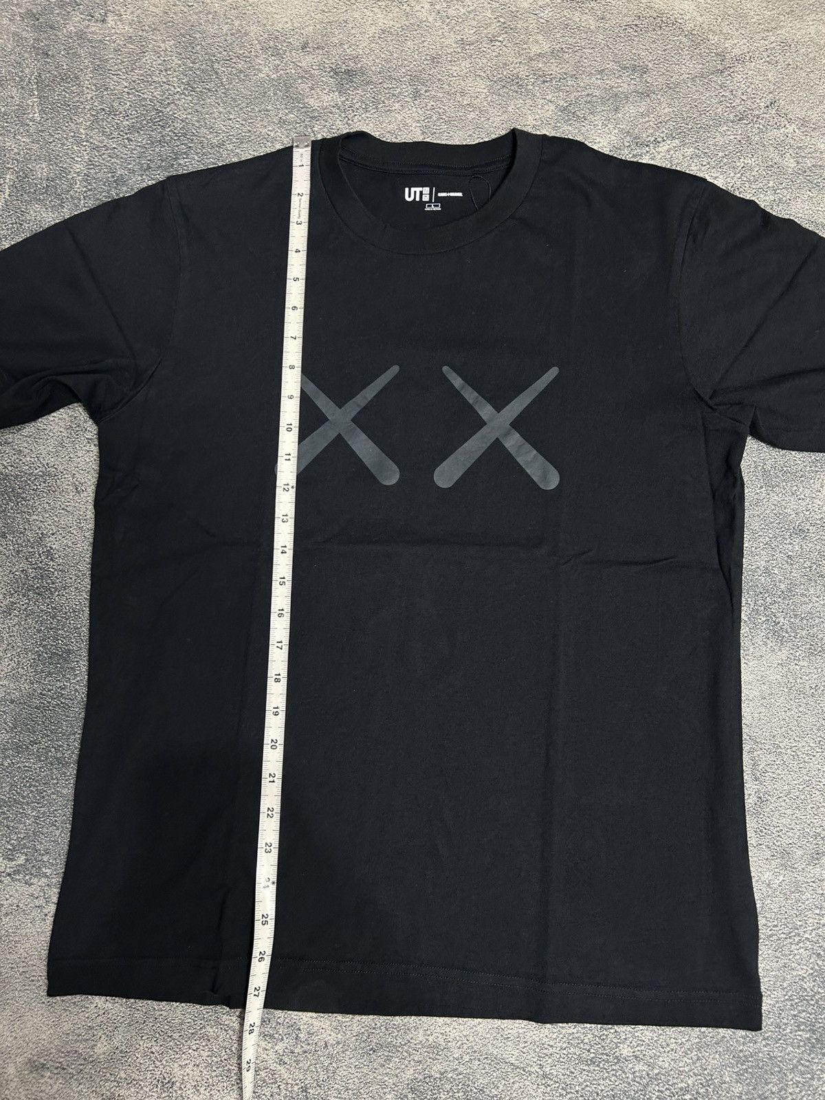 Andy Warhol × Kaws × Uniqlo UT X Kaws X Andy warhol TShirt Size US L / EU 52-54 / 3 - 10 Thumbnail