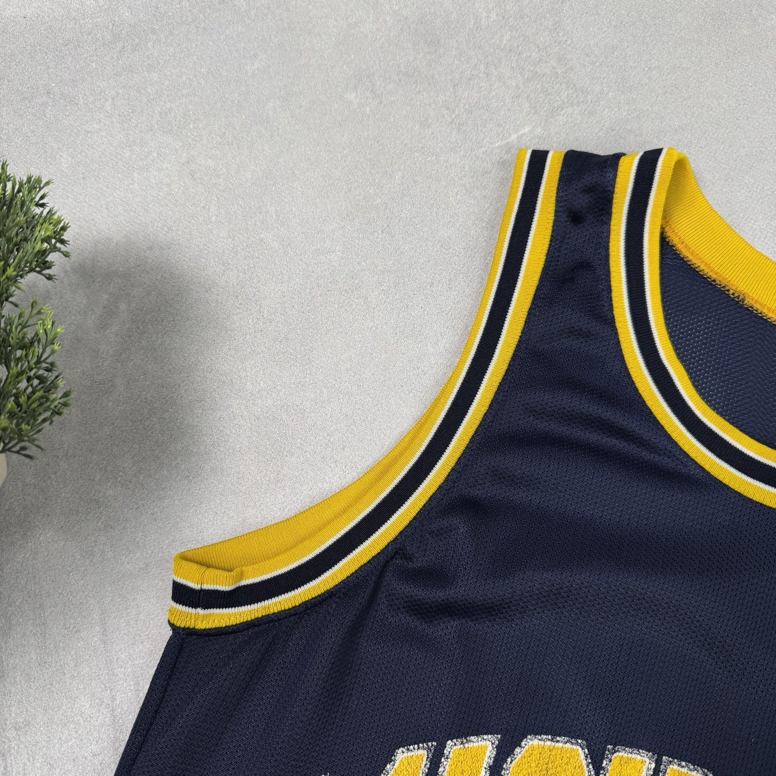 Champion Chris Webber University of Michigan Champion Basketball Size US S / EU 44-46 / 1 - 2 Thumbnail
