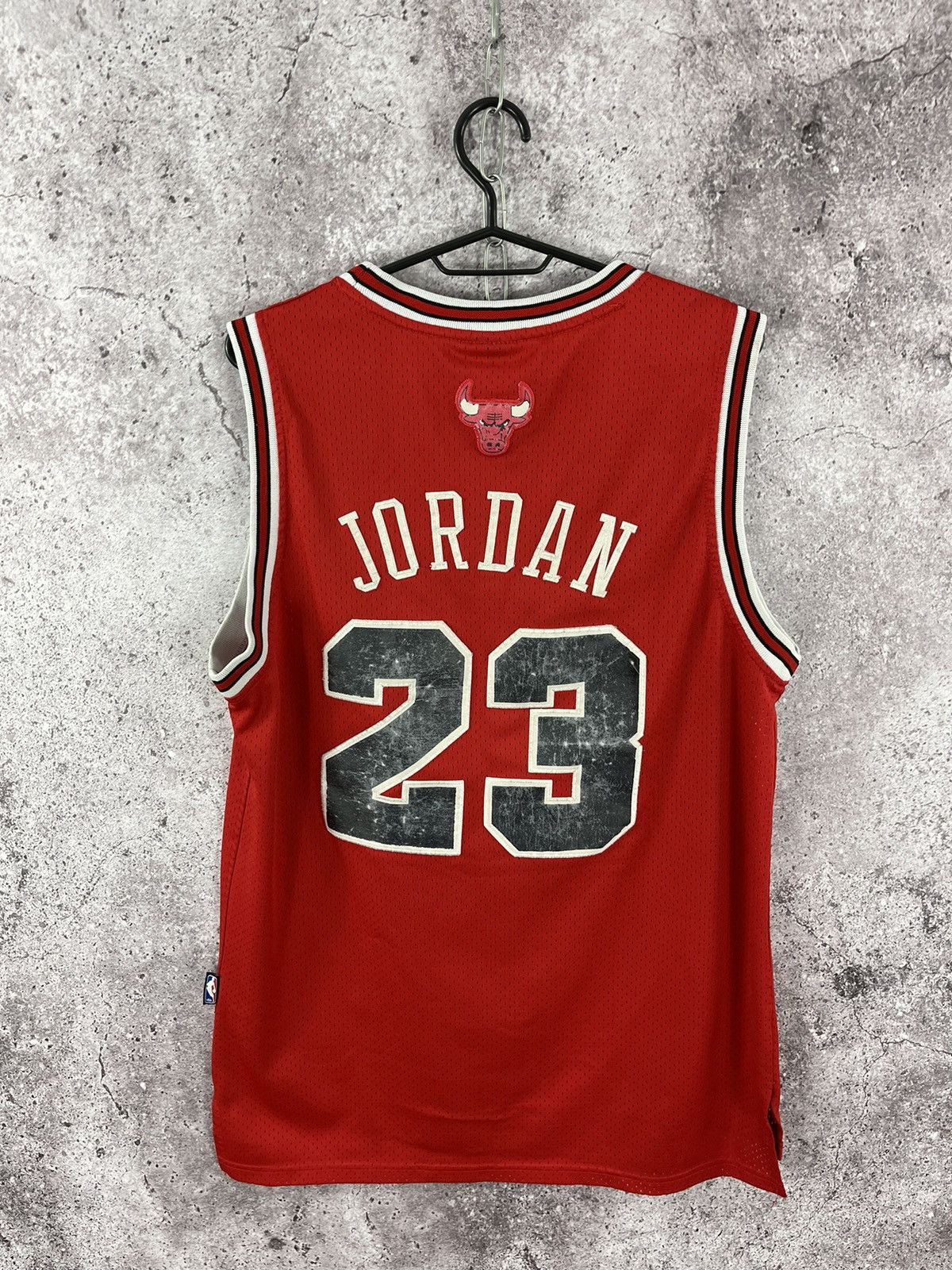 NBA × Nike Vintage Nike NBA Chicago Bulls #23 Jordan Red Size M Size US M / EU 48-50 / 2 - 6 Thumbnail