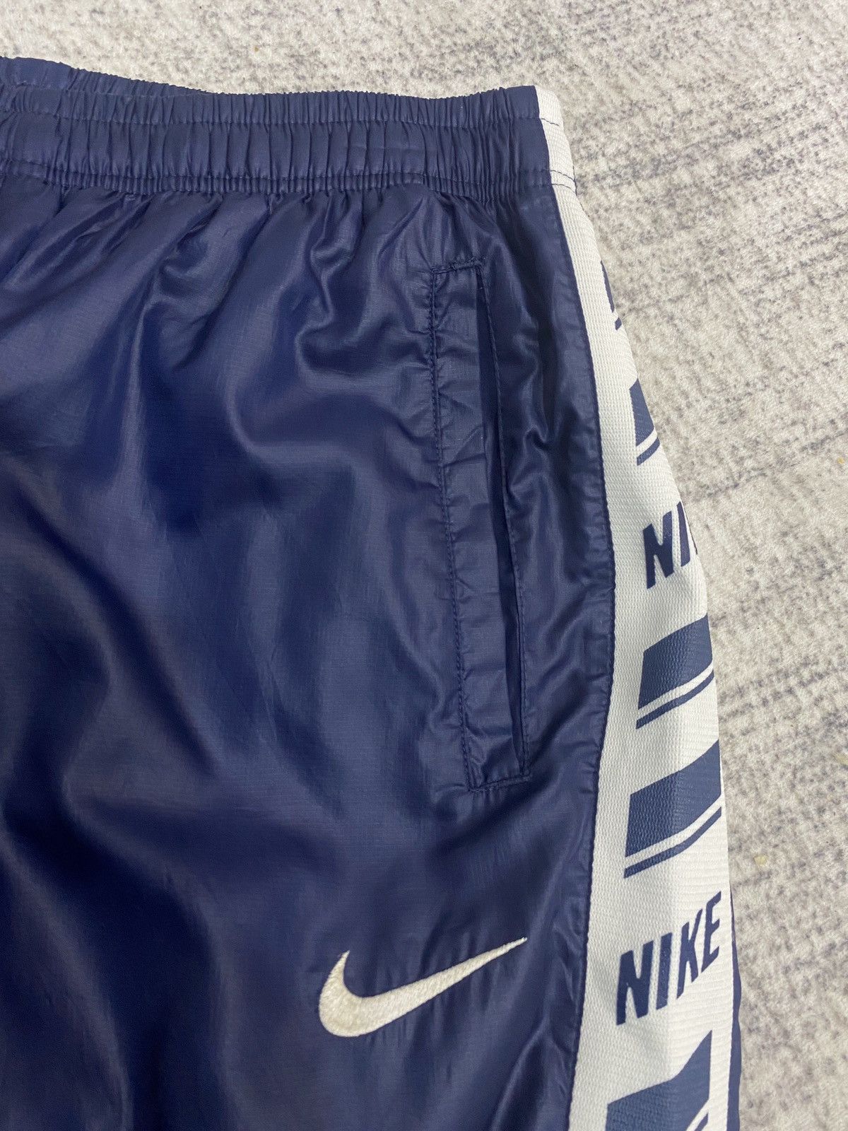 Nike Vintage Nike Logo Tape Track Pants Navy Size US 32 / EU 48 - 5 Thumbnail