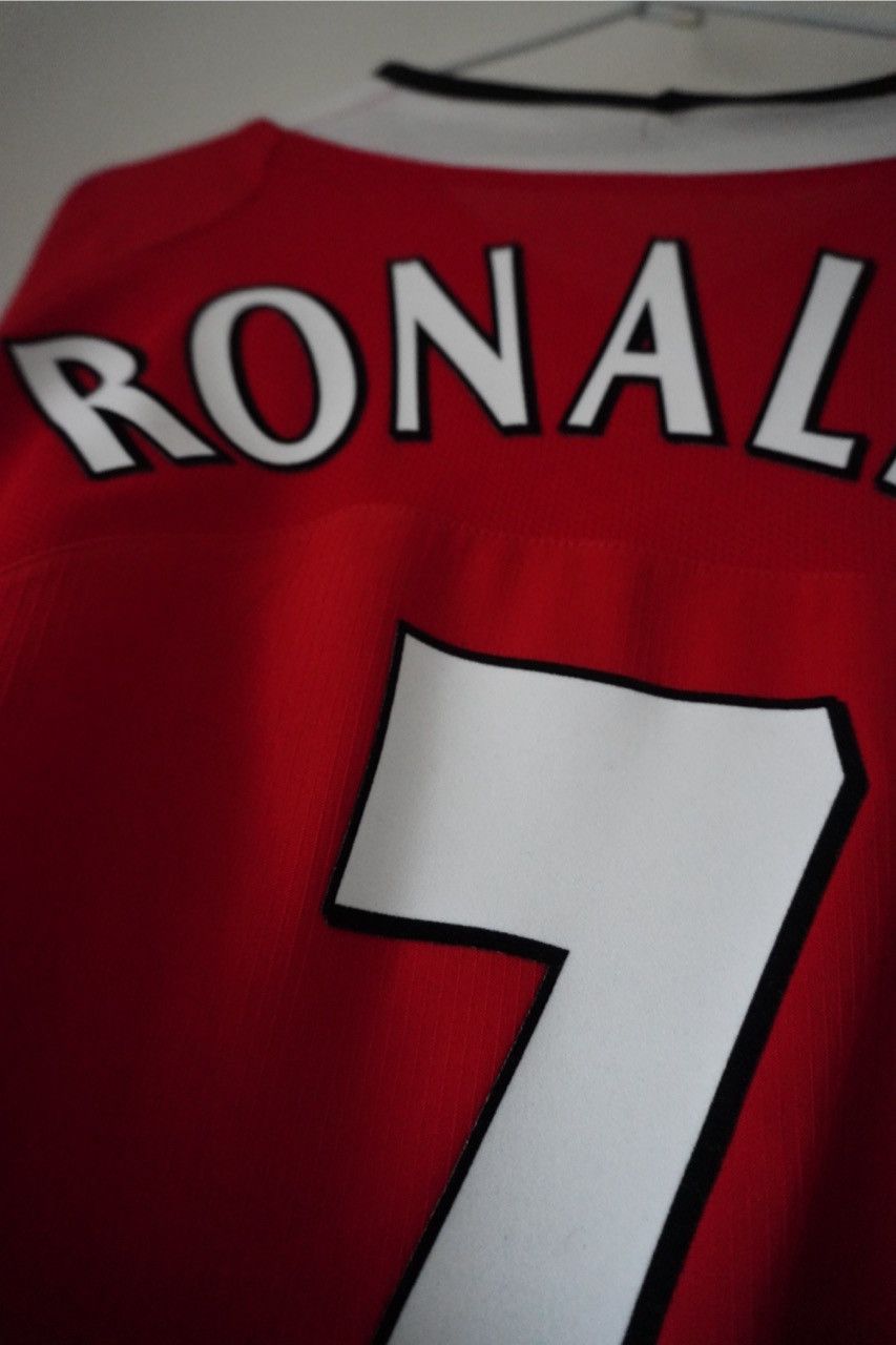 Nike Manchester United 2004-2005 Ronaldo 7 Home jersey Size US XL / EU 56 / 4 - 7 Thumbnail