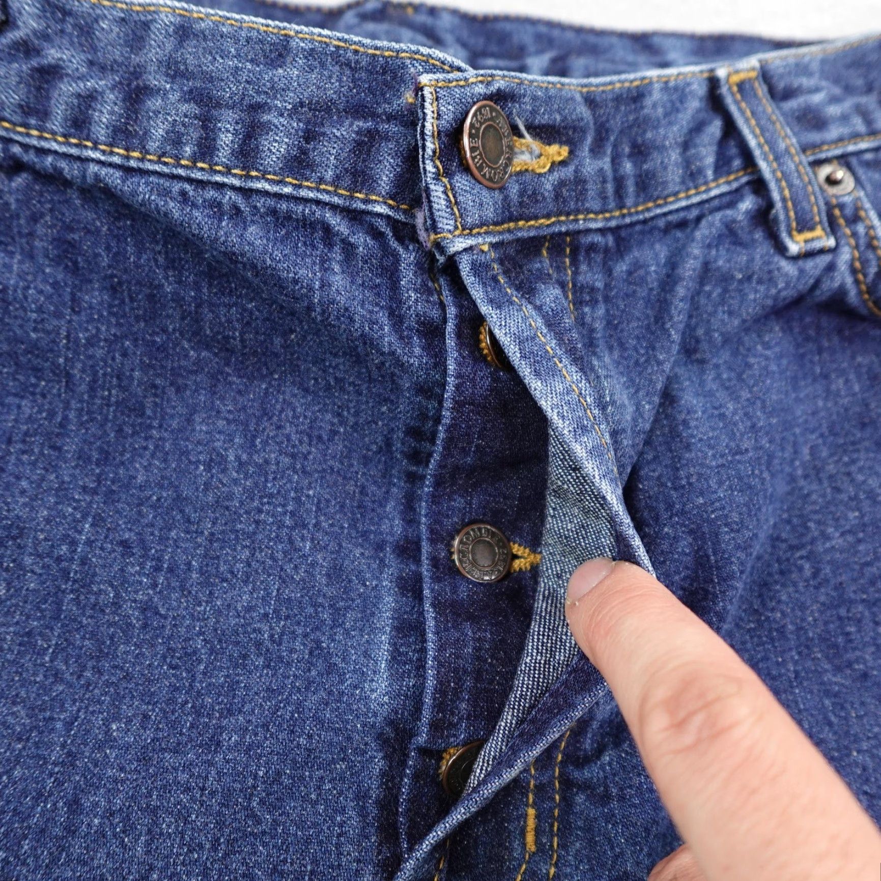 Abercrombie & Fitch VINTAGE Abercrombie & Fitch Shorts Mens 33 Blue Denim Bermuda Distressed Button Fly 90s Casual Travel Size US 33 - 4 Thumbnail