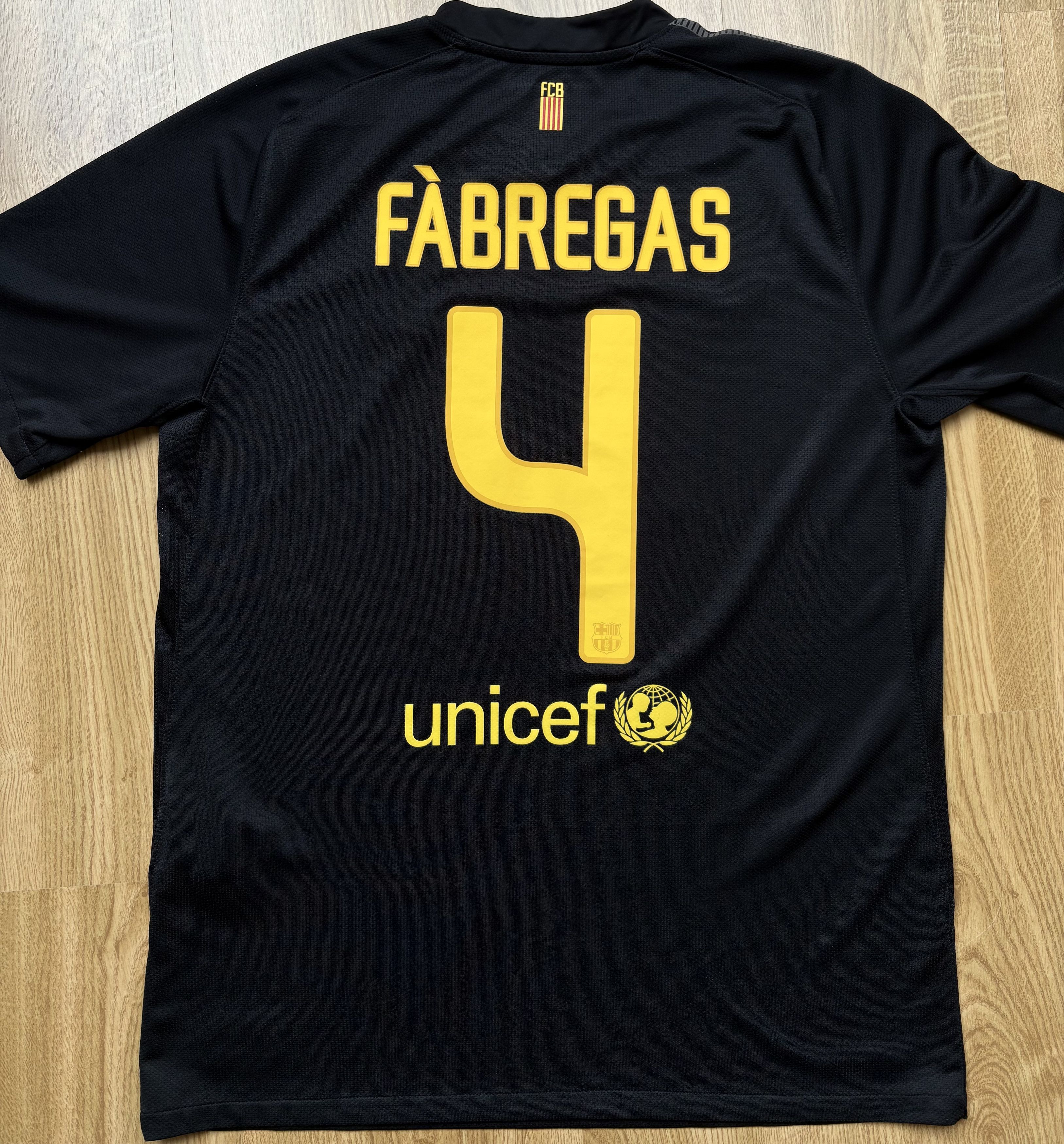 Nike FC Barcelona 2011/12 Away Jersey – Fàbregas #4 – Size L Size US L / EU 52-54 / 3 - 8 Thumbnail