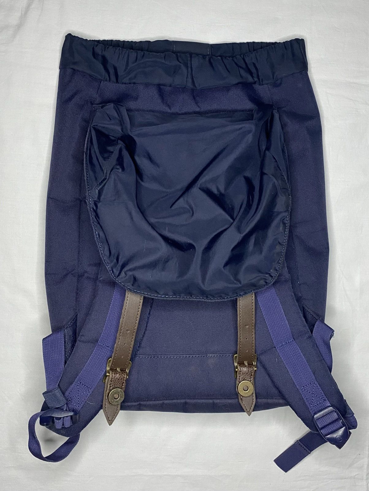 Herschel Supply Co. Herschel Retreat Backpack Navy Classic Laptop School Bag Size ONE SIZE - 4 Thumbnail
