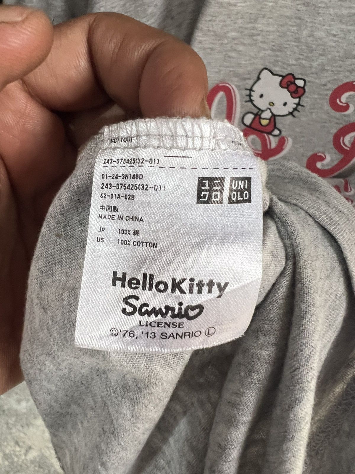 Anime 🔥Hello Kitty x Uniqlo Tee Size US L / EU 52-54 / 3 - 12 Thumbnail