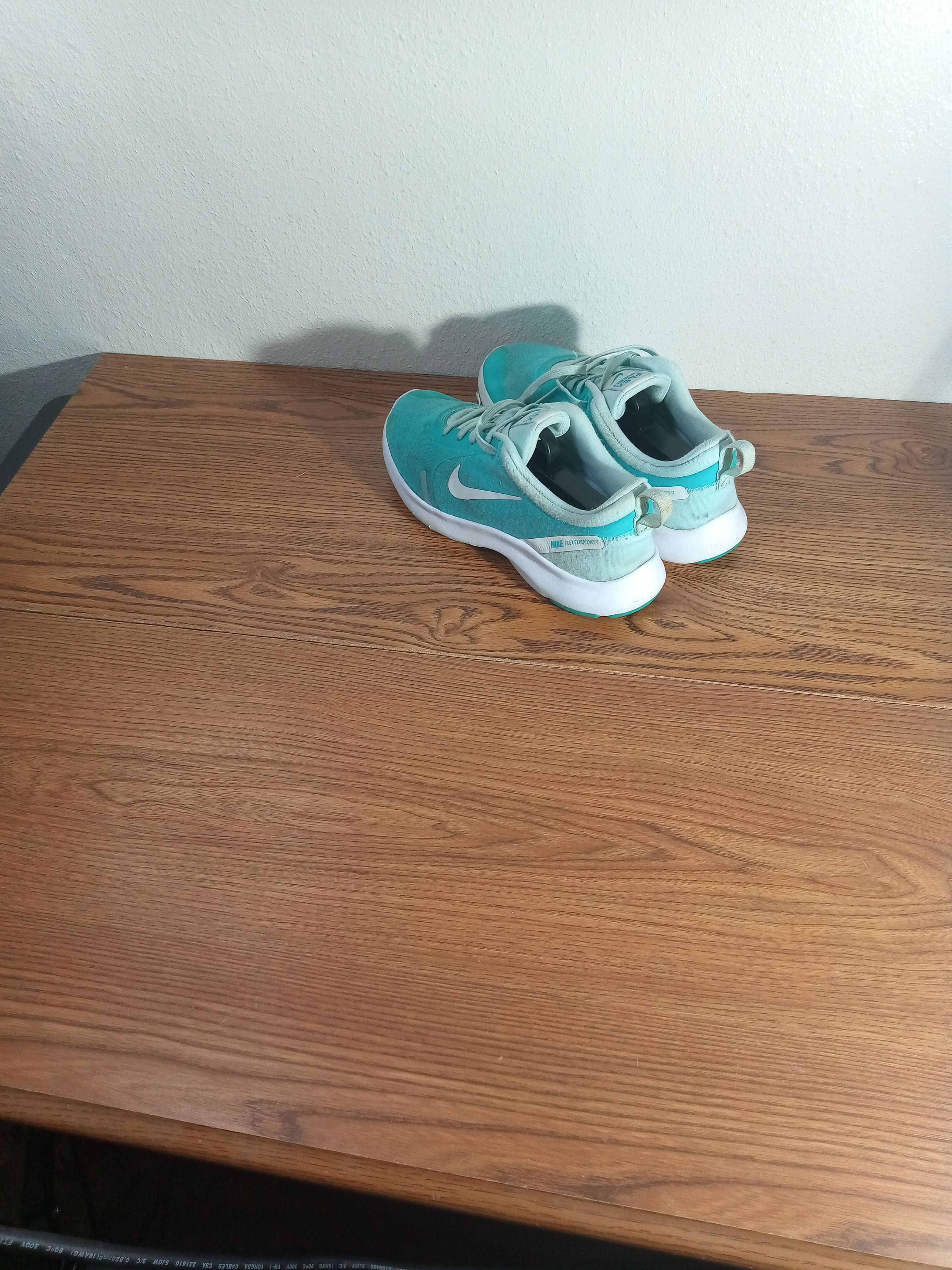 Nike Women’s Nike Flex Experience 8 Size US 7 / EU 40 - 4 Thumbnail