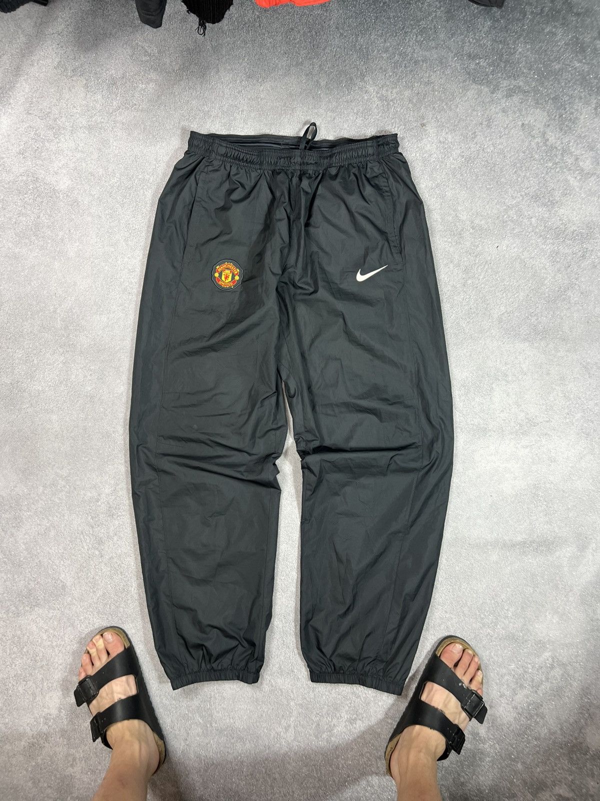 Nike 🖤 OOs Nike Vintage Manchester United Nylon Baggy Drill Pants Size US 36 / EU 52 - 1 Thumbnail