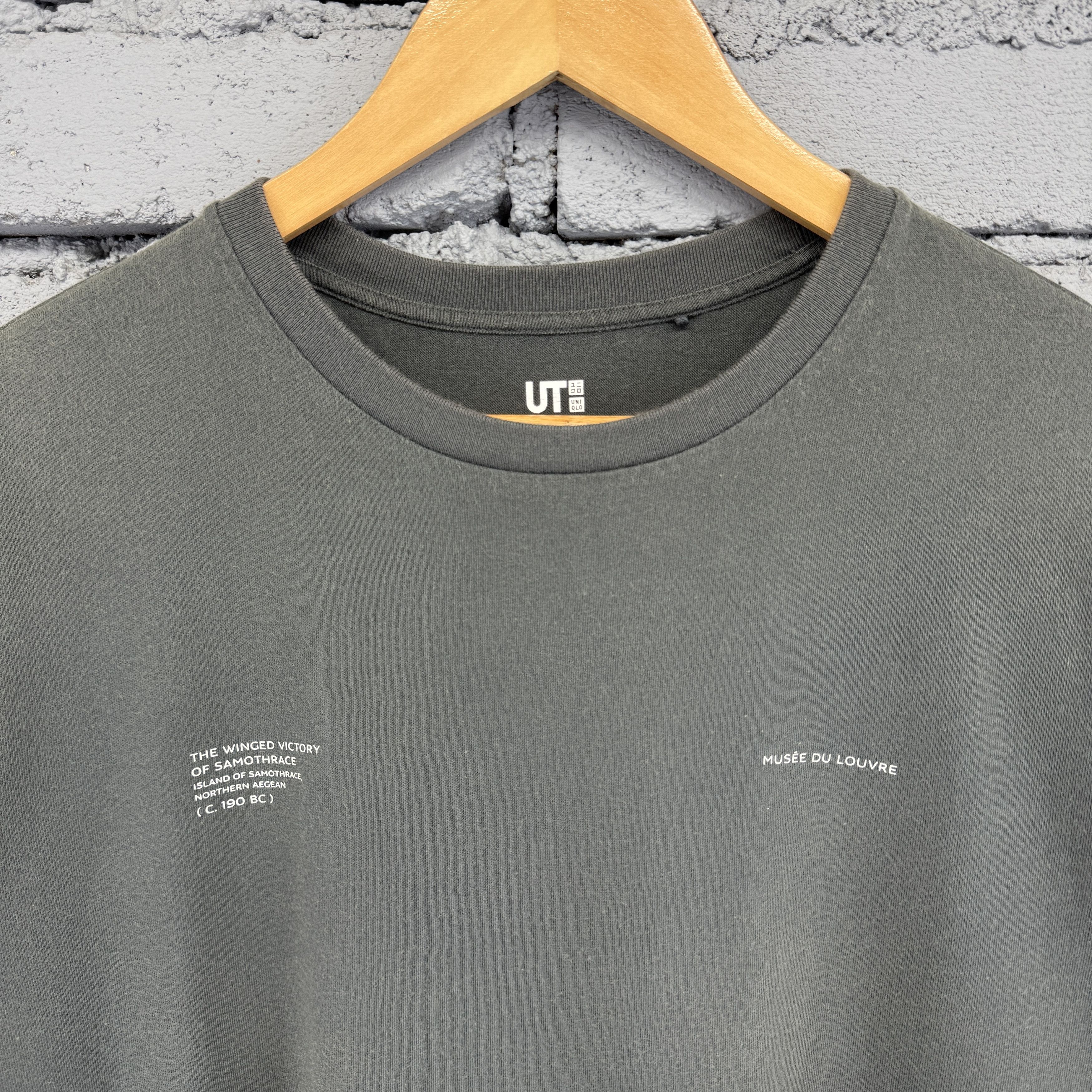 Uniqlo Uniqlo Musée du Louvre "Winged Victory Of Samothrace" Tshirt Size US L / EU 52-54 / 3 - 3 Thumbnail