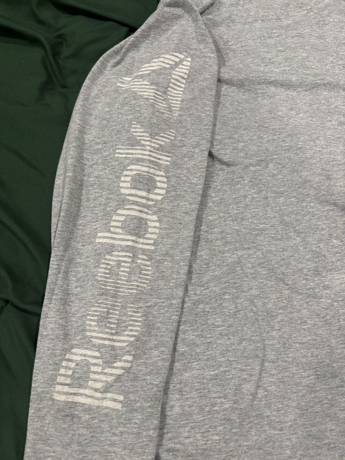 Reebok Gray Reebok long sleeve size L Size US L / EU 52-54 / 3 - 3 Thumbnail