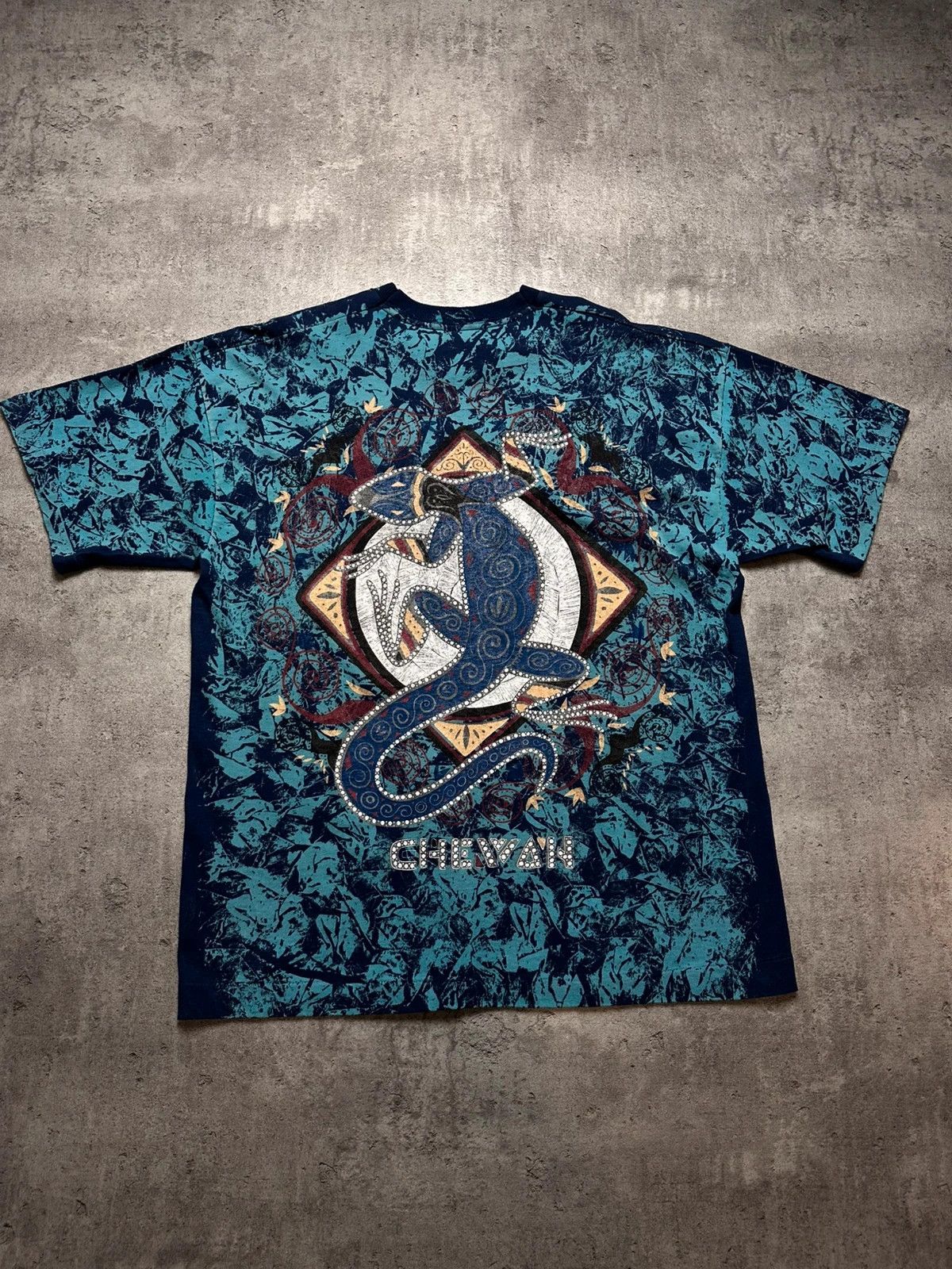 Vintage 90s lizard fullprint r shirt exotic