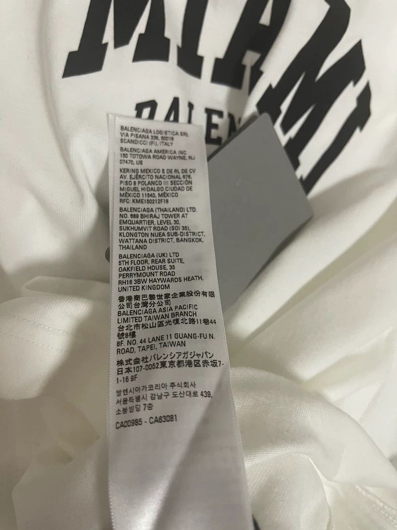 Balenciaga Balenciaga City name limited edition new white T Size US S / EU 44-46 / 1 - 7 Thumbnail