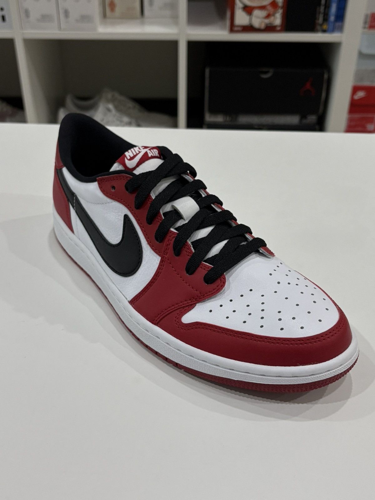 Jordan Brand Jordan 1 Chicago OG Low 2016 Size US 10.5 / EU 43-44 - 14 Thumbnail