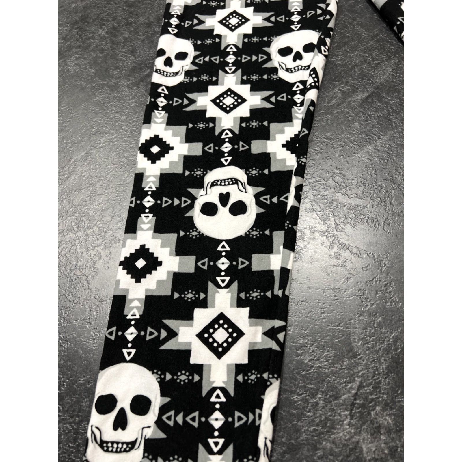 Vintage No Boundaries Juniors Leggings Small Black Skull Print Capri High Waist Cotton Blend Size 28" / US 6 / IT 42 - 5 Thumbnail