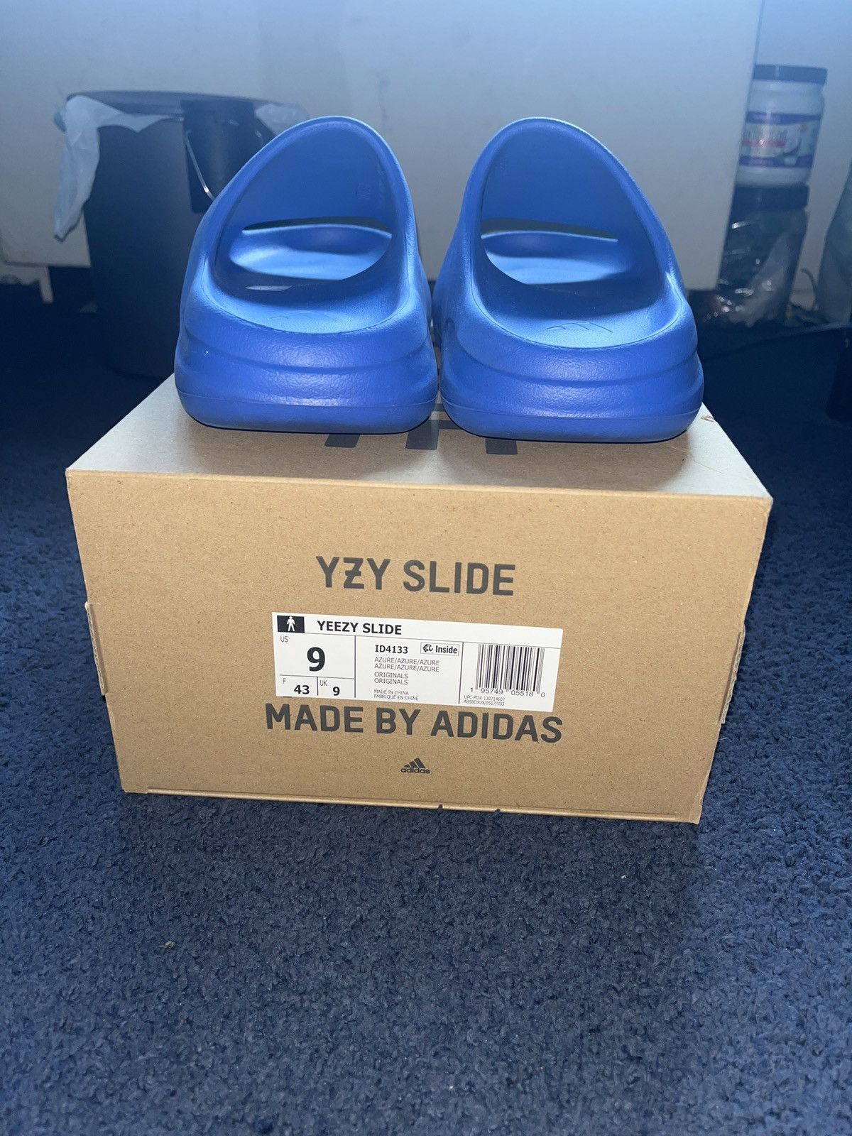 Yeezy Yezzy slides Size US 9 / EU 42 - 1 Thumbnail