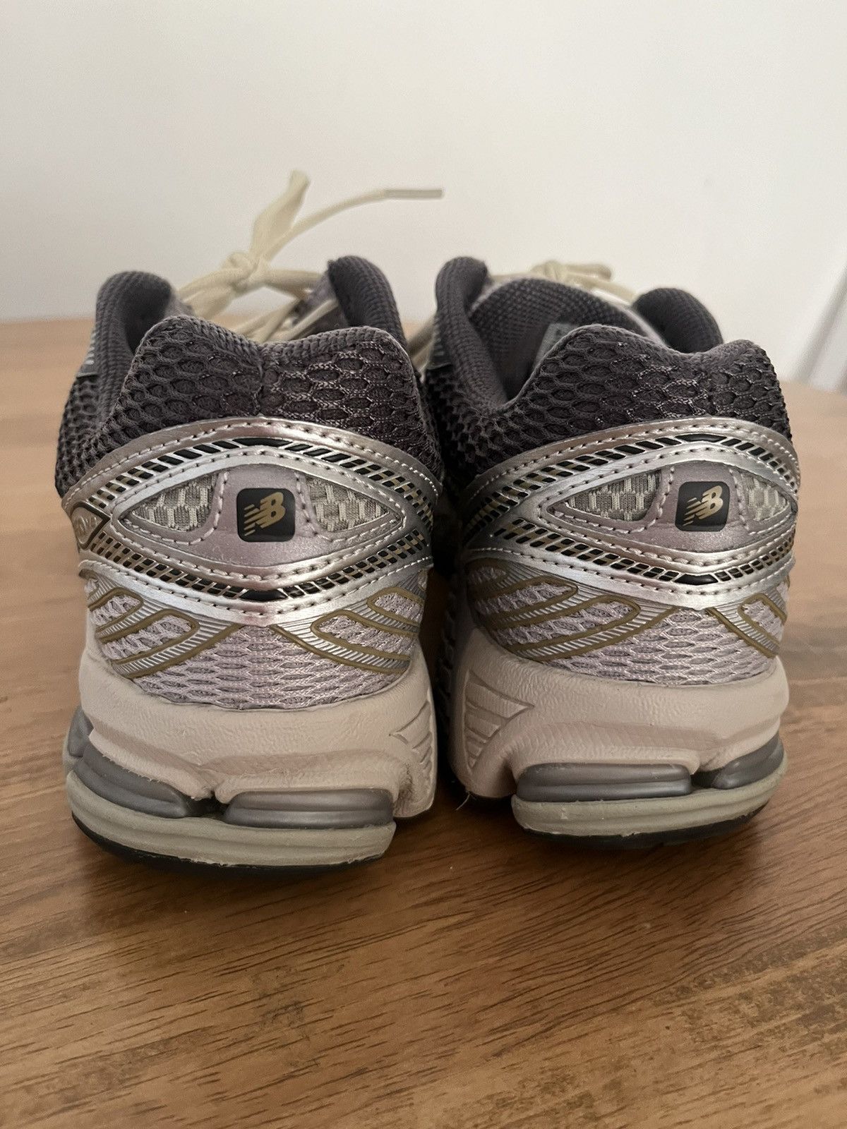 New Balance New Balance 860v2 Size US 10 / EU 43 - 6 Thumbnail