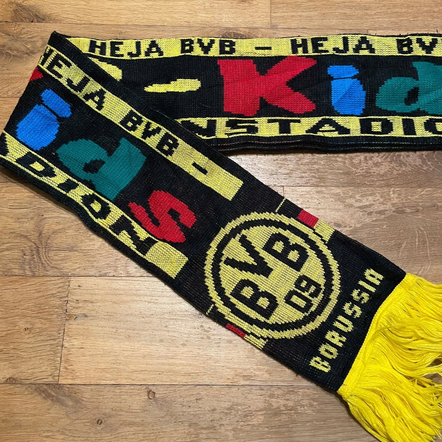 Chelsea Soccer × Vintage Borussia Dortmund Kids Club Scarf Crest Size ONE SIZE - 3 Thumbnail