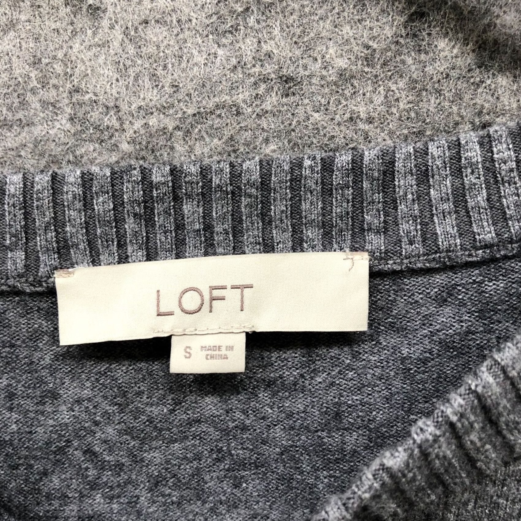 Loft VINTAGE Loft Pleated Balloon Sleeve Sweater Womens S Gray Crewneck Wool Blend Size S / US 4 / IT 40 - 5 Thumbnail