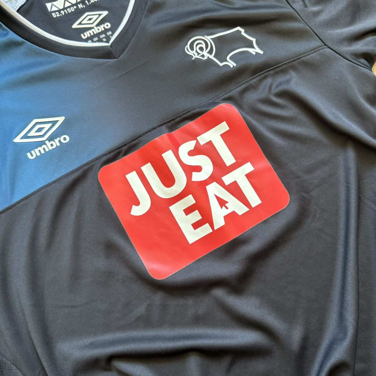 Umbro Umbro Derby County 2016/17 Away Soccer Jersey Size US L / EU 52-54 / 3 - 5 Thumbnail